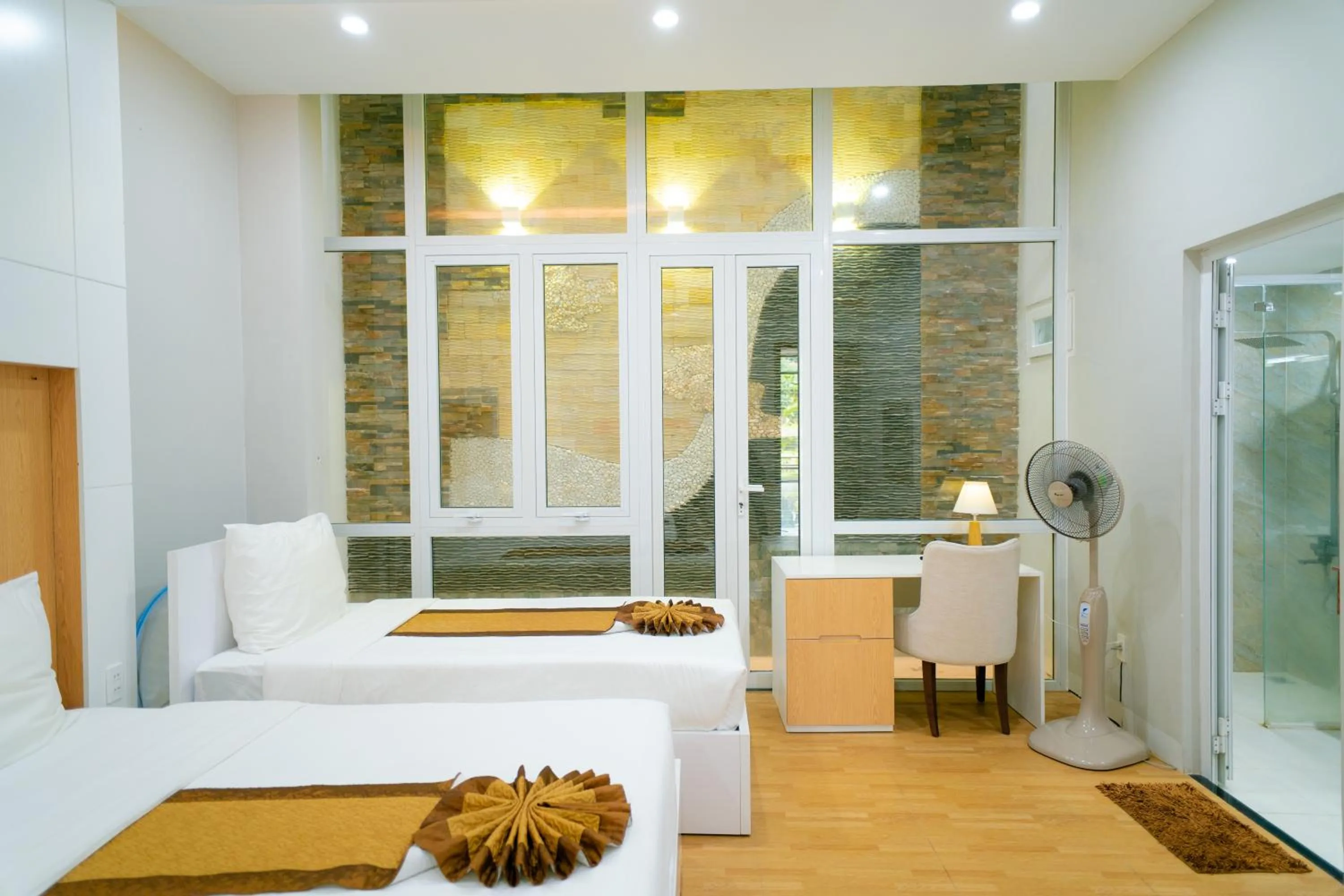 Bedroom, Bed in Khách sạn Minh Long