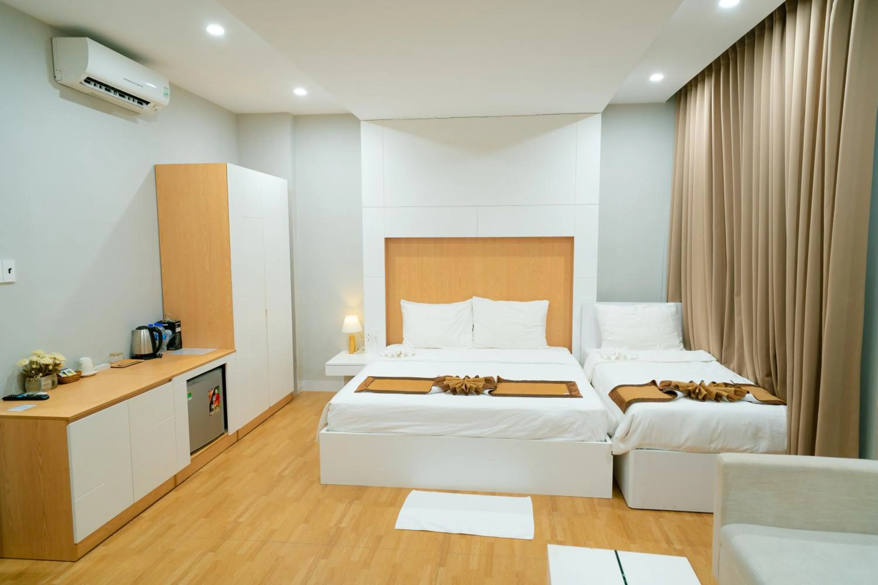 Bedroom, Bed in Khách sạn Minh Long