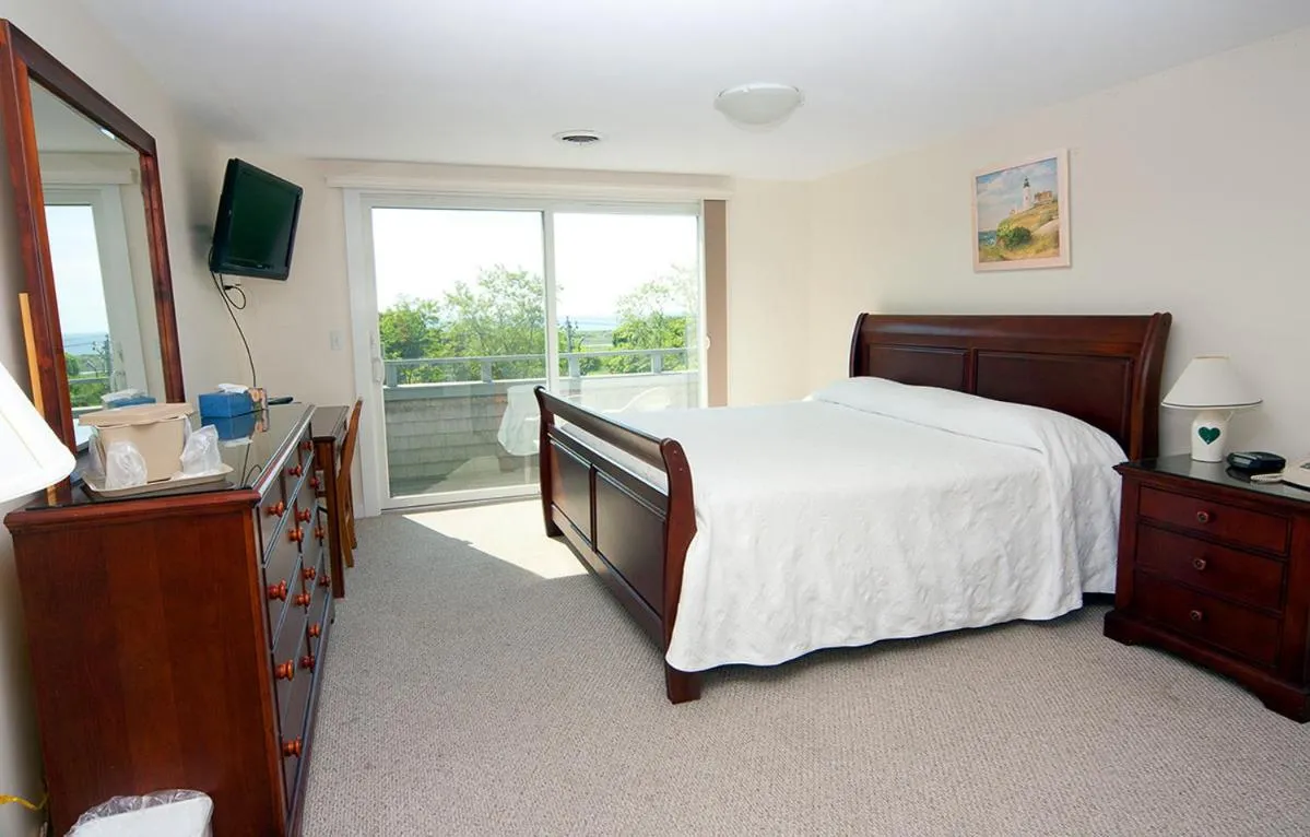 Photo of the whole room, Bed in Sea Lion Motel