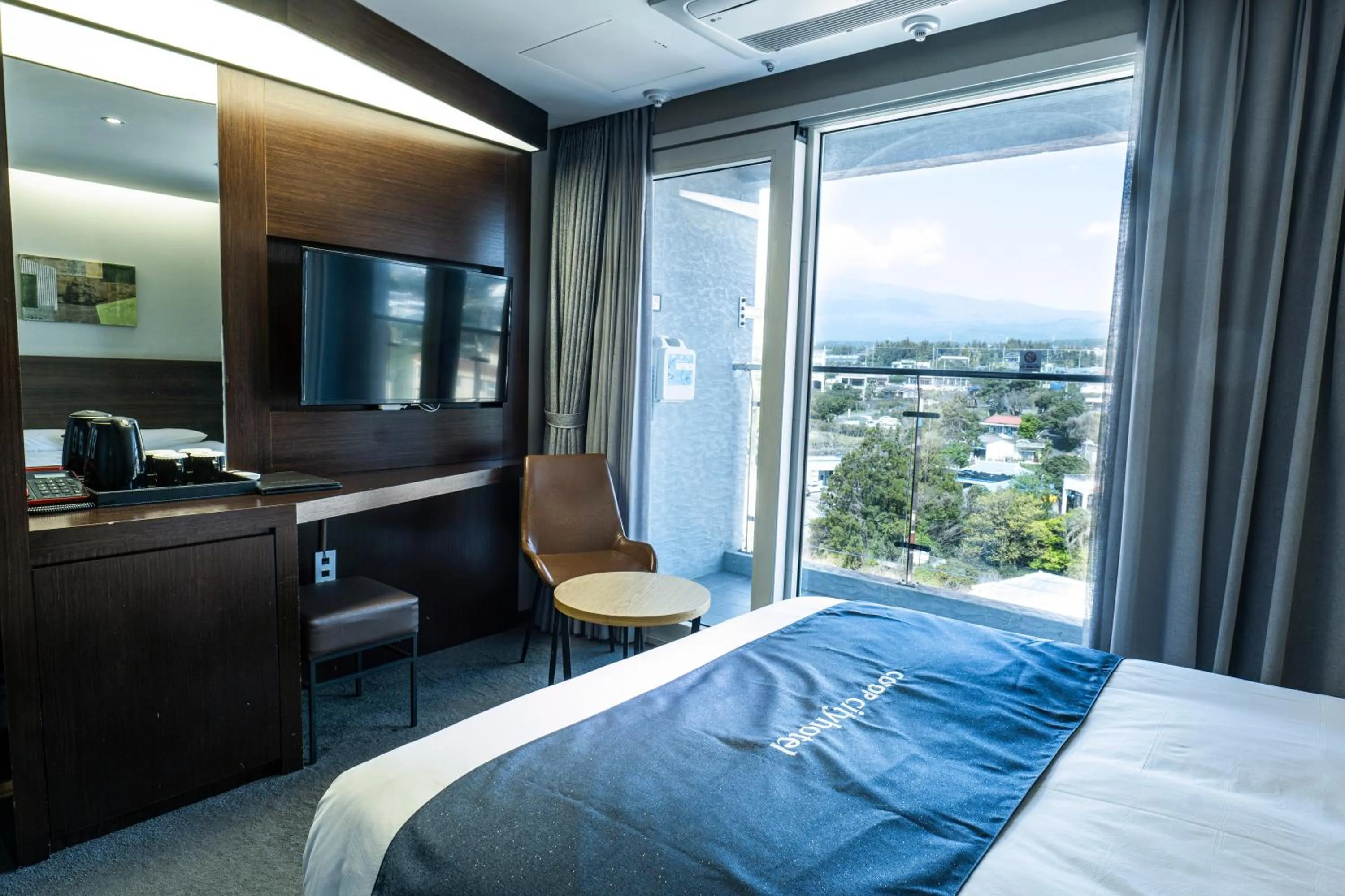 TV/Entertainment Center in Co-op City Hotel Harborview