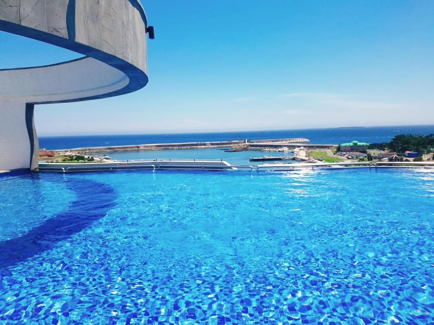 Swimming Pool in Co-op City Hotel Harborview
