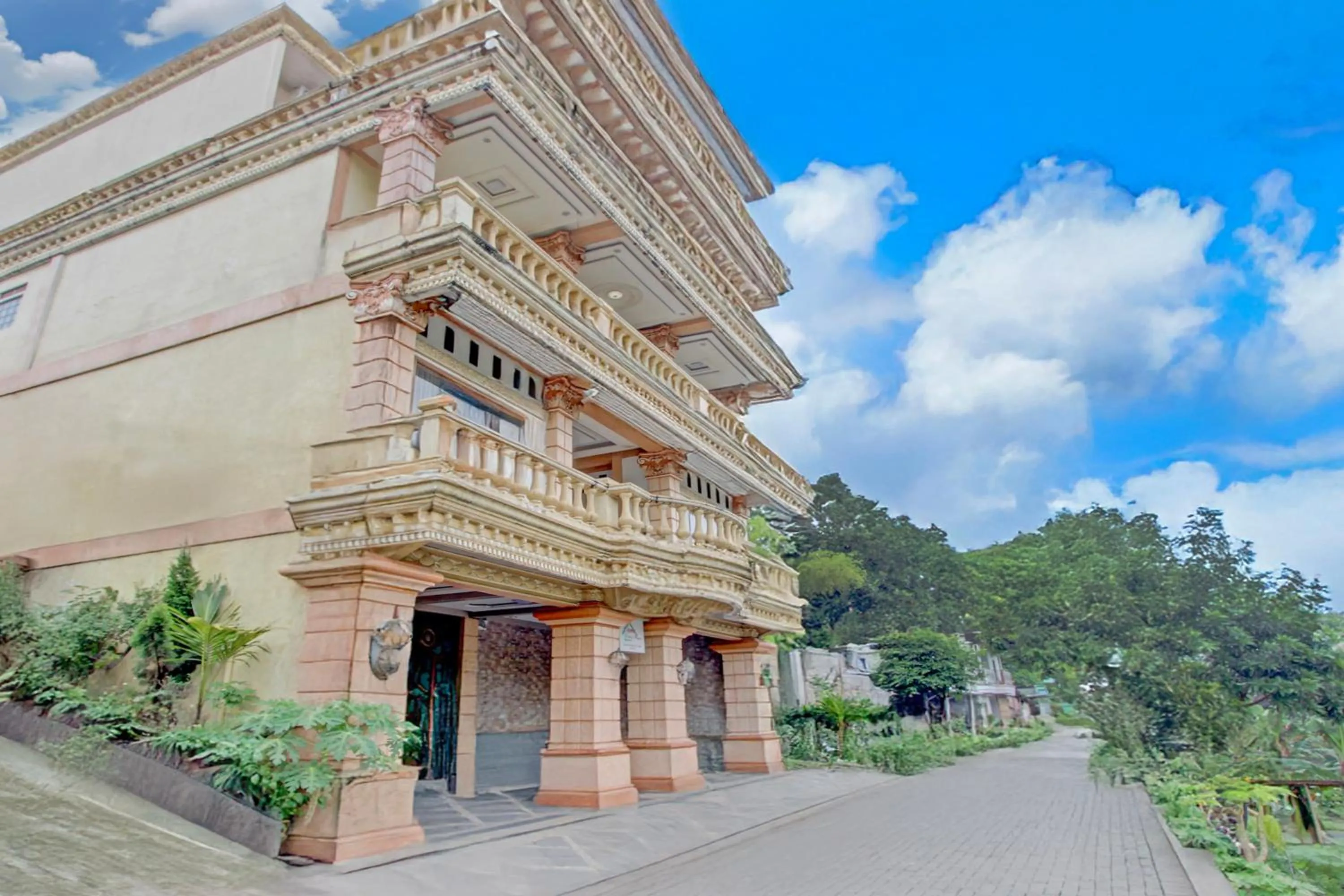 Facade/entrance in Hotel O Yogyakarta near Jogja City Mall formerly Bama Guesthouse