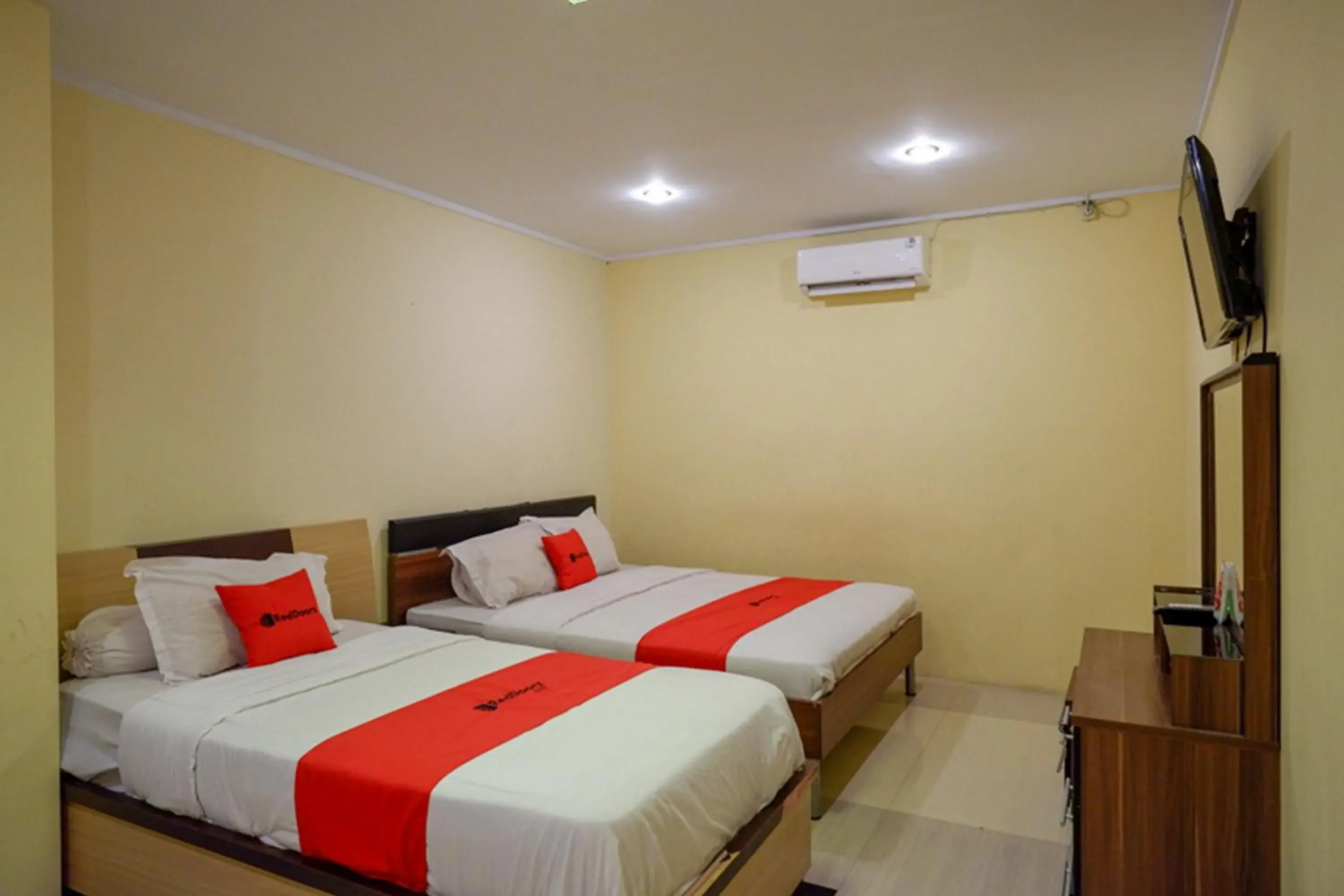 Family Room in Hotel O Yogyakarta near Jogja City Mall formerly Bama Guesthouse Family Room in Hotel O Yogyakarta near Jogja City Mall formerly Bama Guesthouse