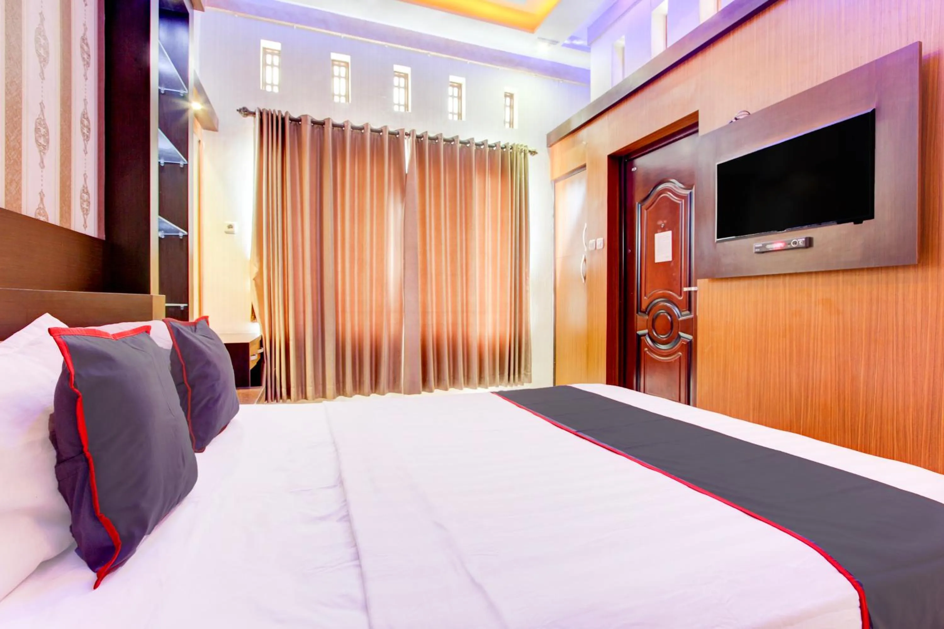 Photo of the whole room, Bed in Hotel O Yogyakarta near Jogja City Mall formerly Bama Guesthouse