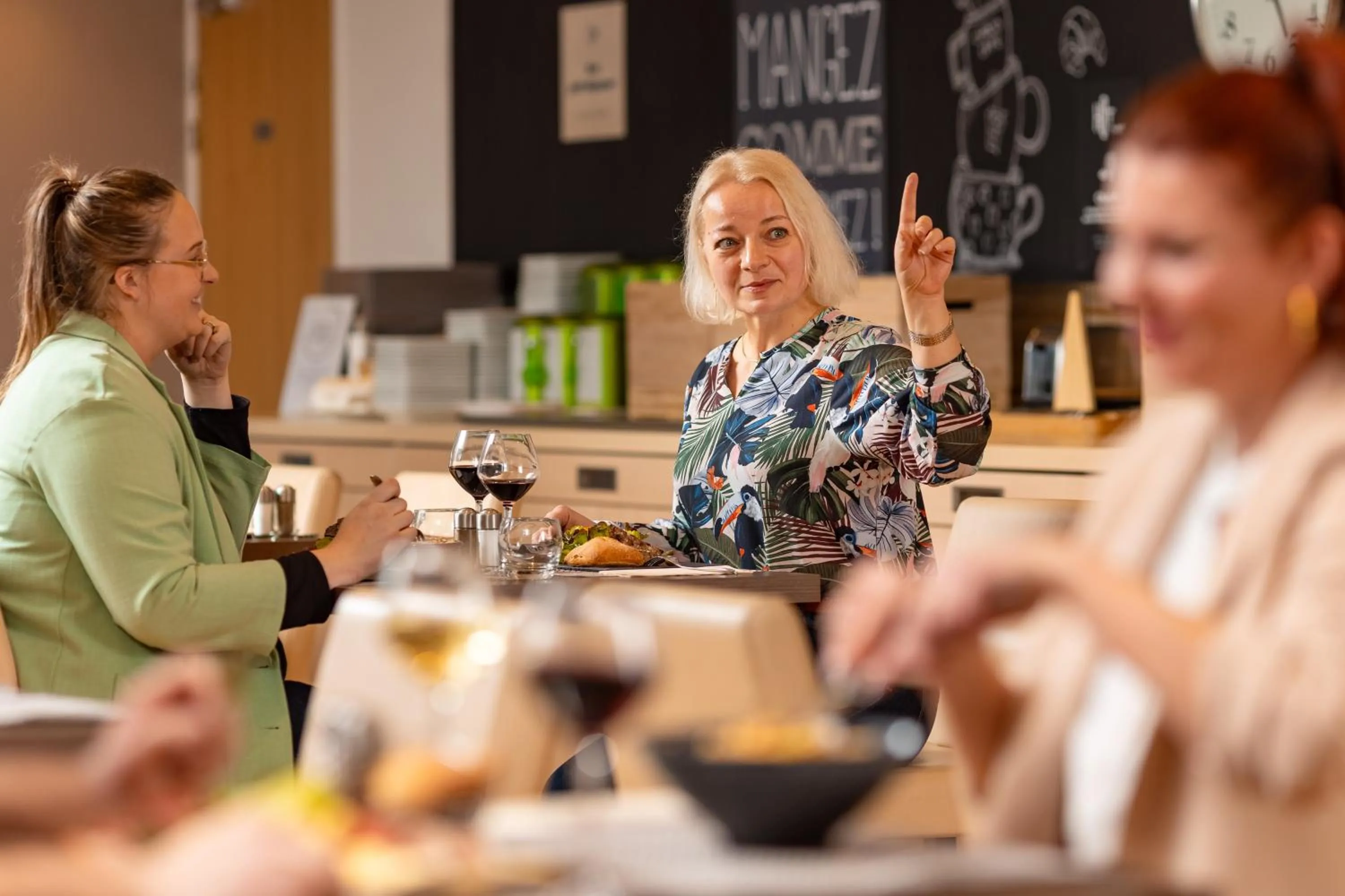 Restaurant/places to eat in ibis Lyon Est Chaponnay