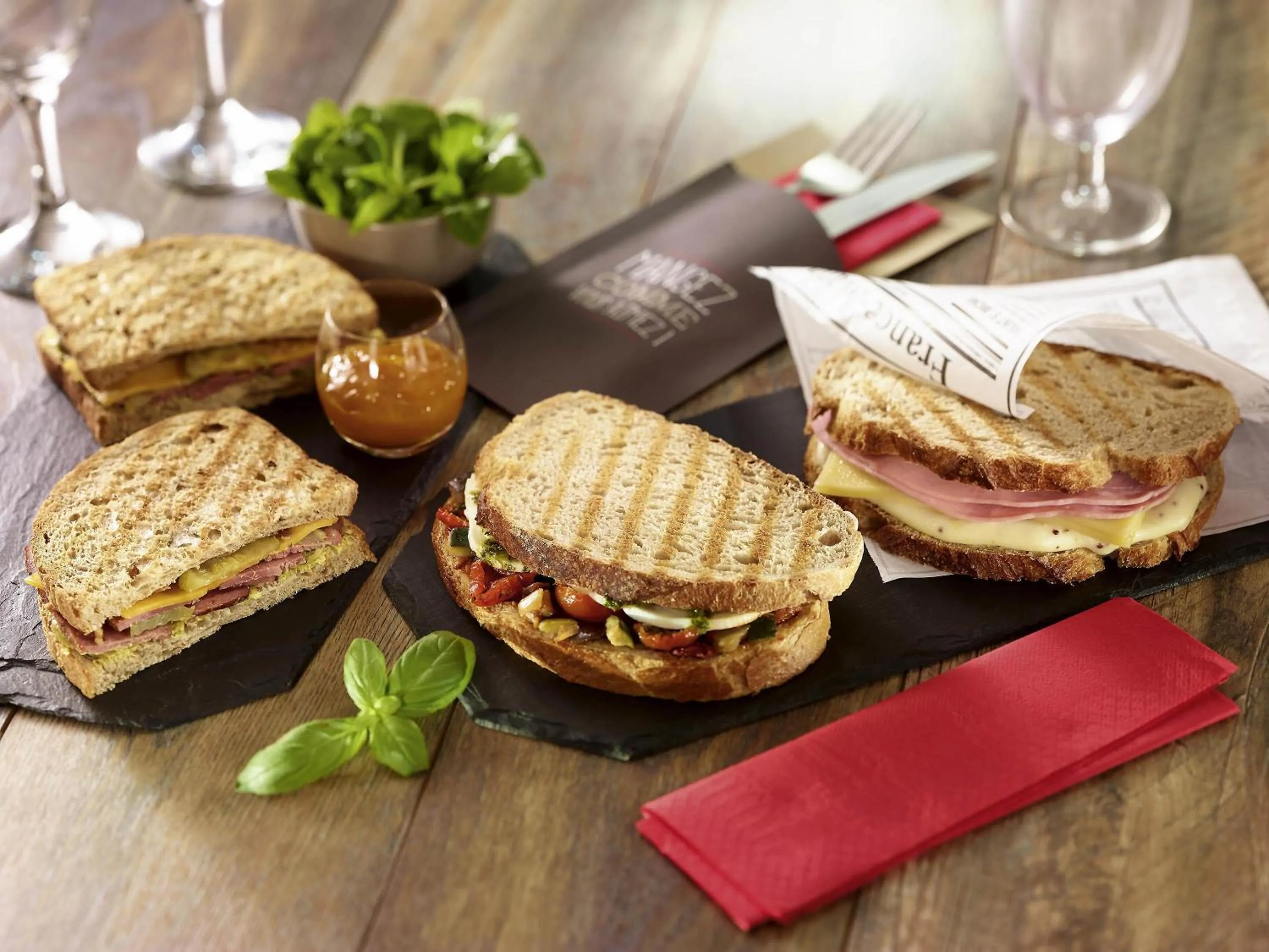 Restaurant/places to eat in ibis Lyon Est Chaponnay