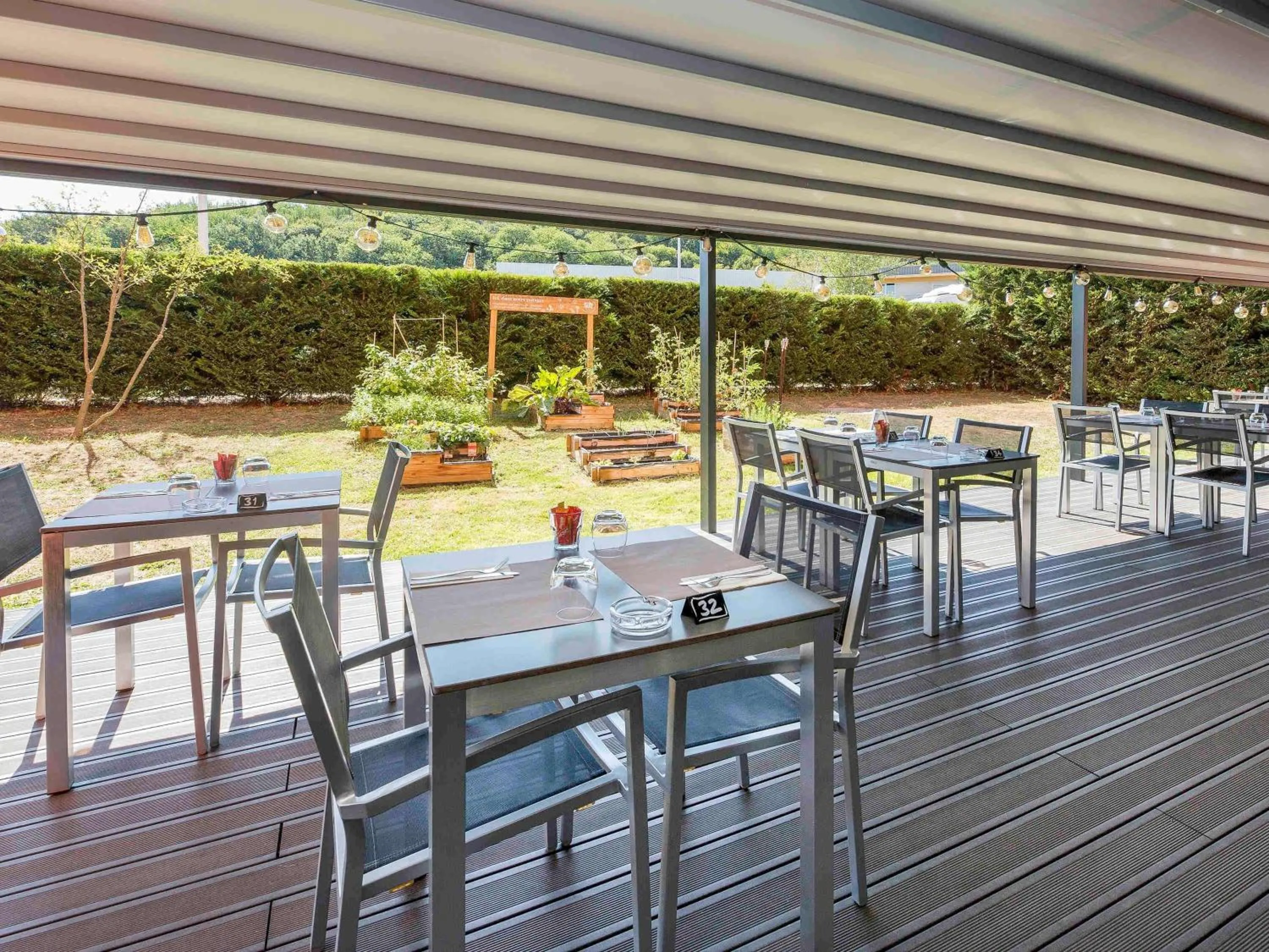 Restaurant/places to eat in ibis Lyon Est Chaponnay