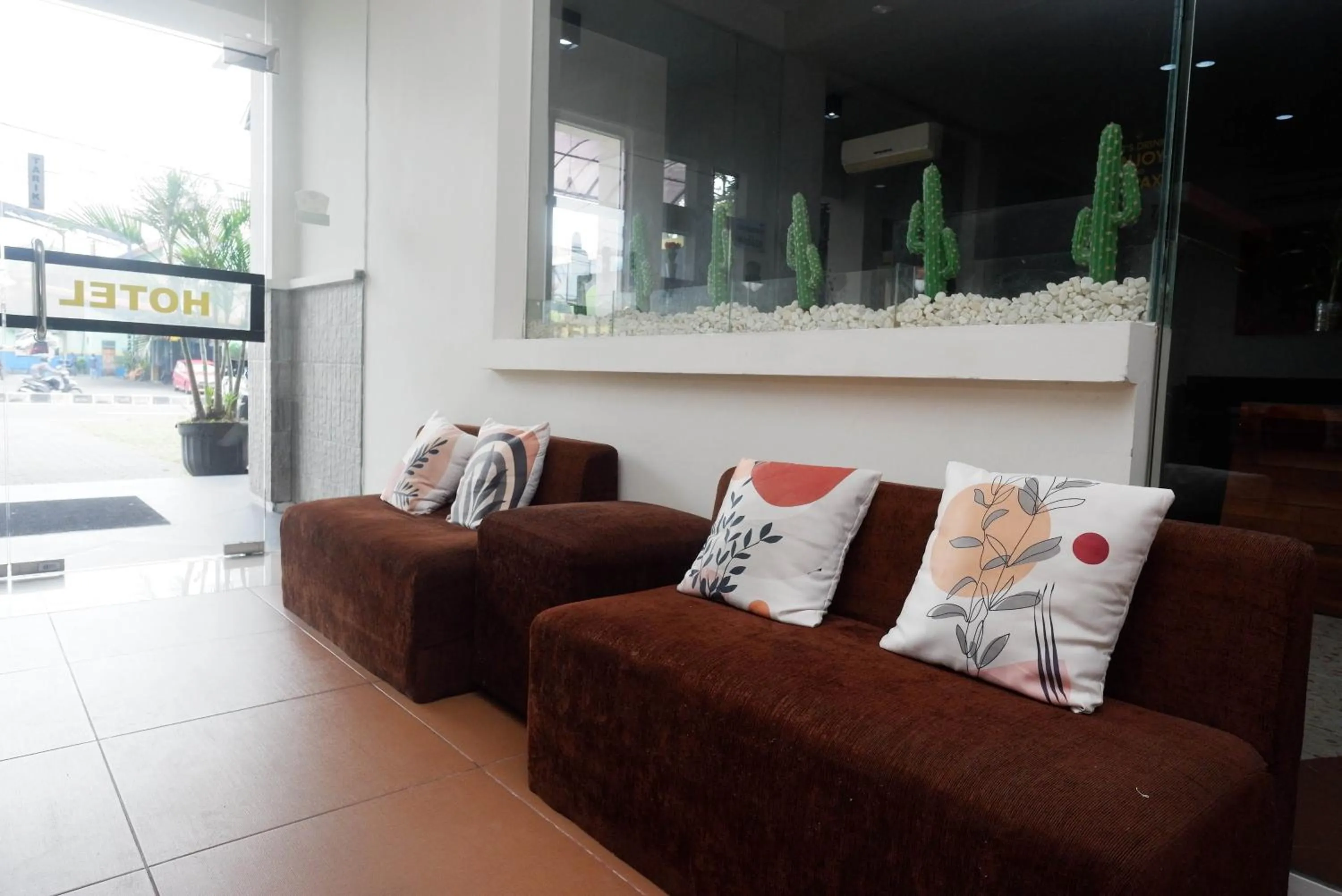 RedDoorz Syariah At Namira Hotel