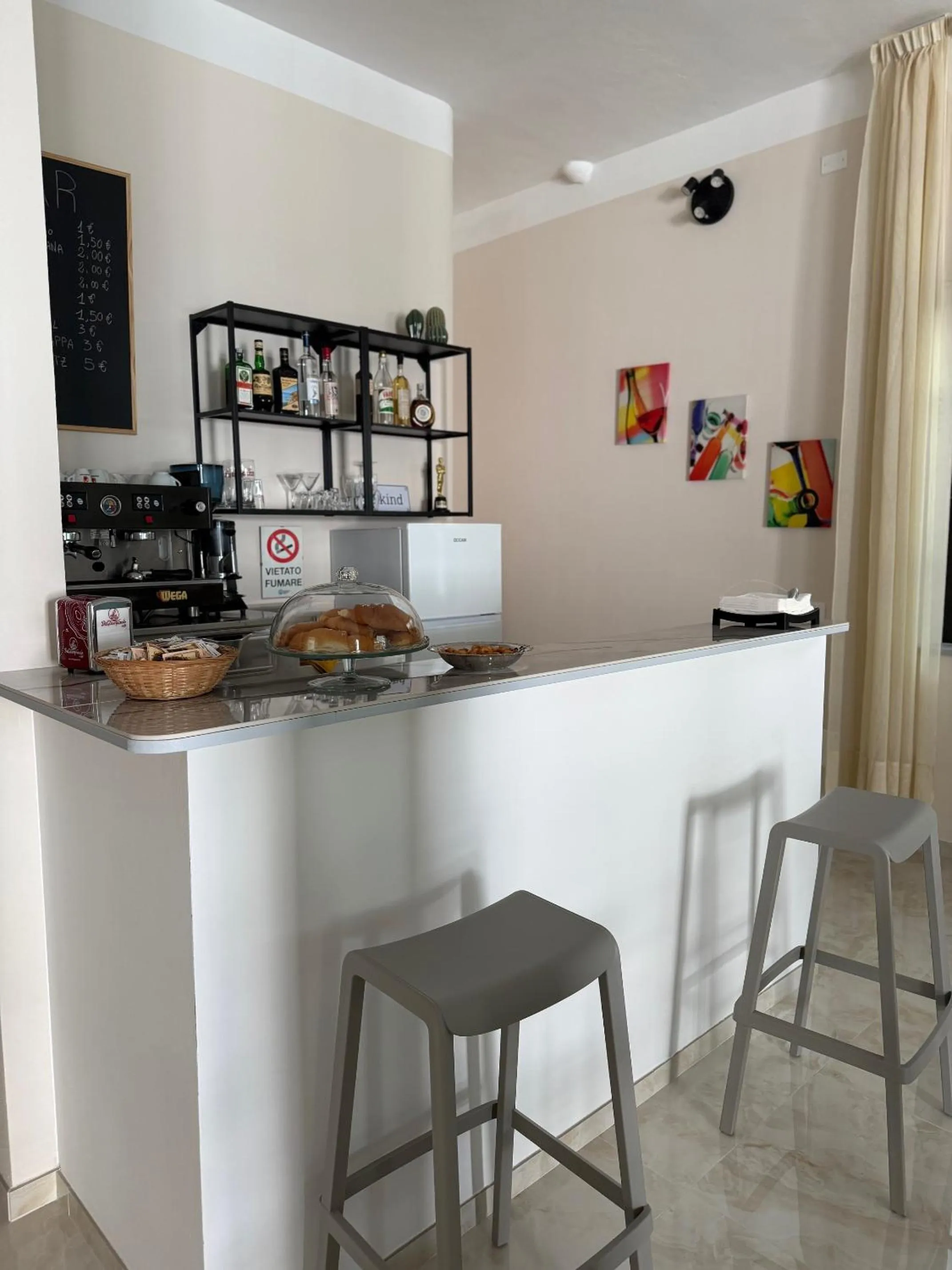 Lounge or bar in Hotel Pigalle