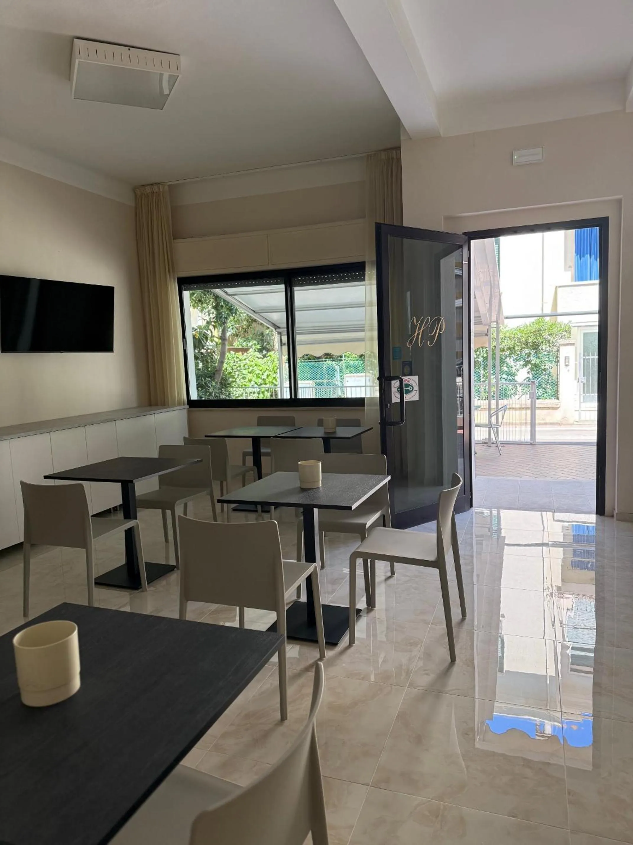 Lounge or bar in Hotel Pigalle