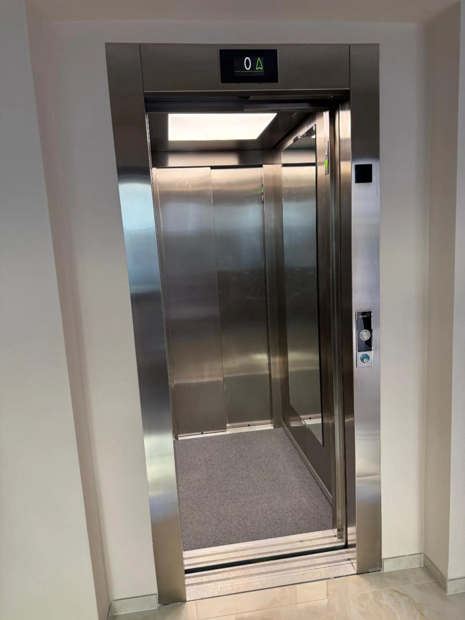 elevator in Hotel Pigalle