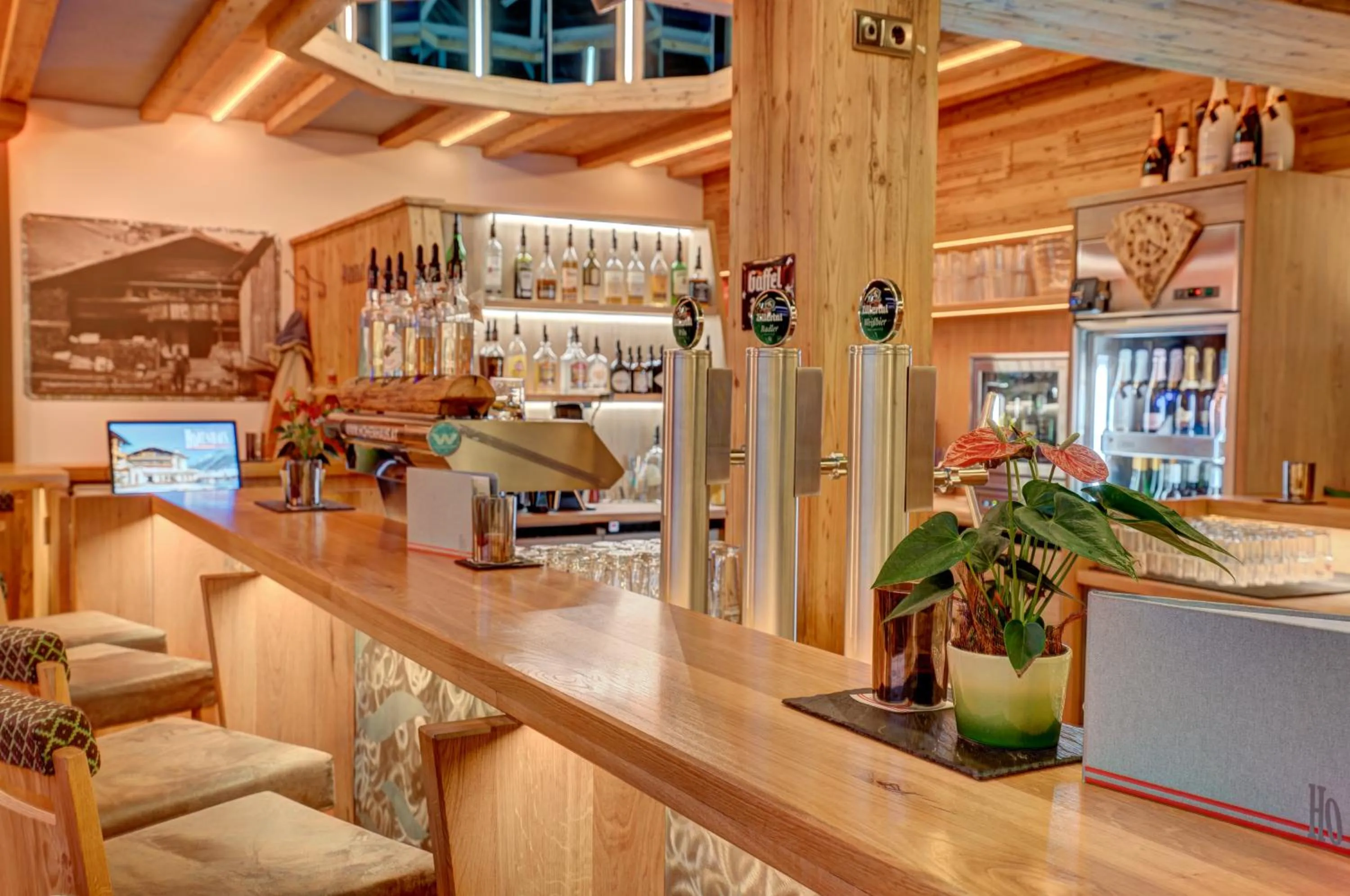 Lounge or bar in Alpenbad Hotel Hohenhaus