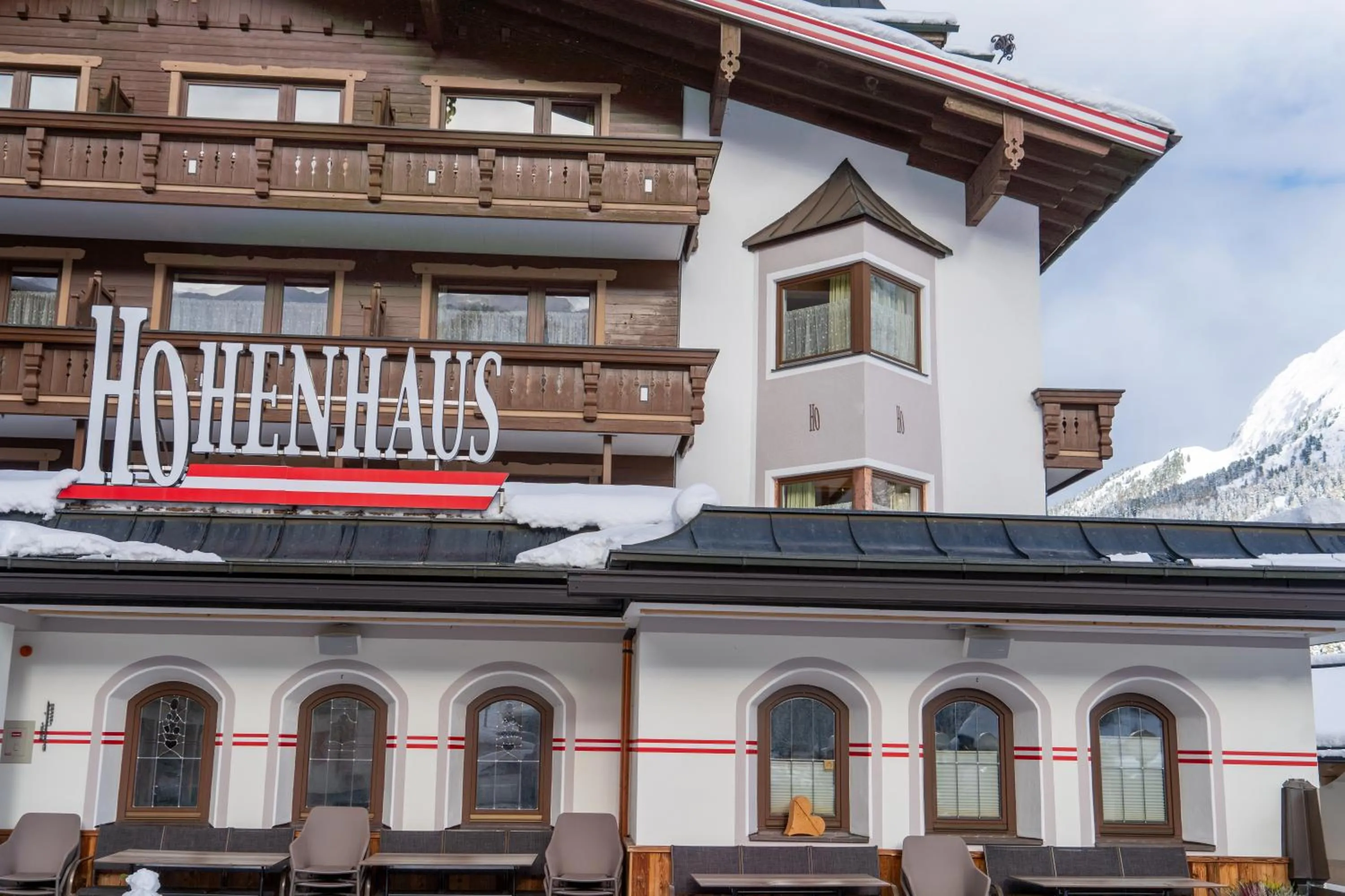 Property building in Alpenbad Hotel Hohenhaus