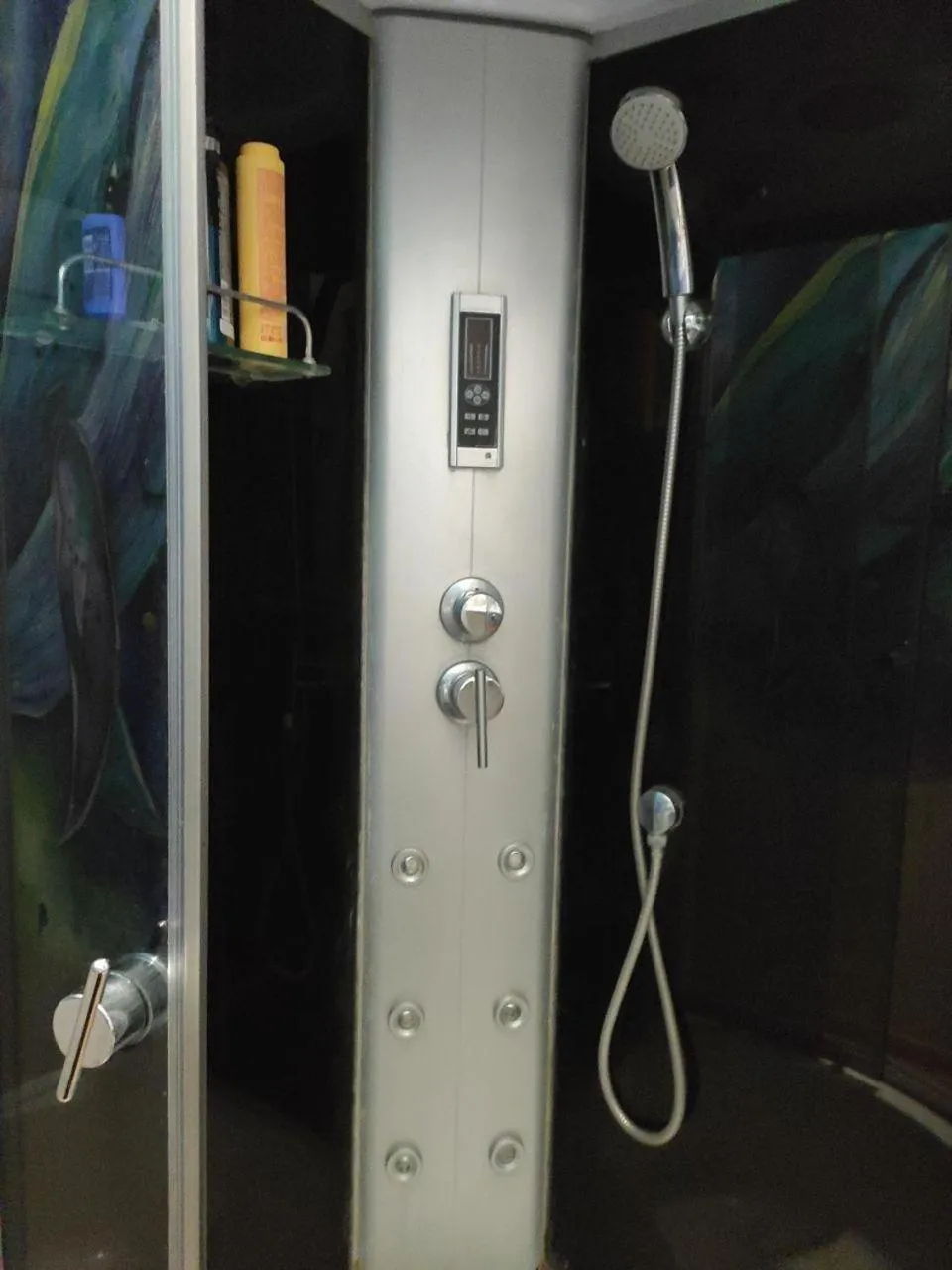 Shower in Friends Forever