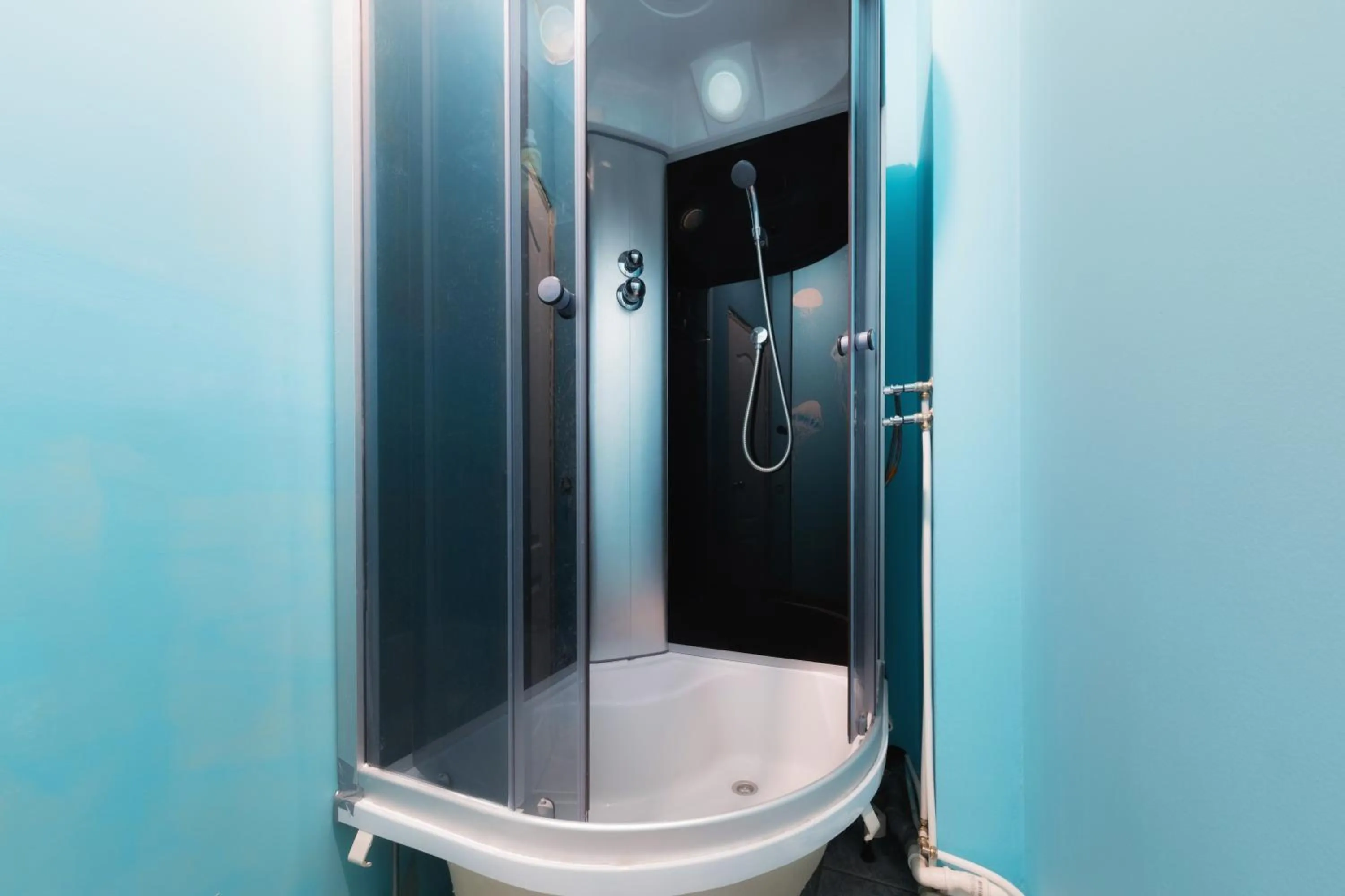 Bathroom in Friends Forever