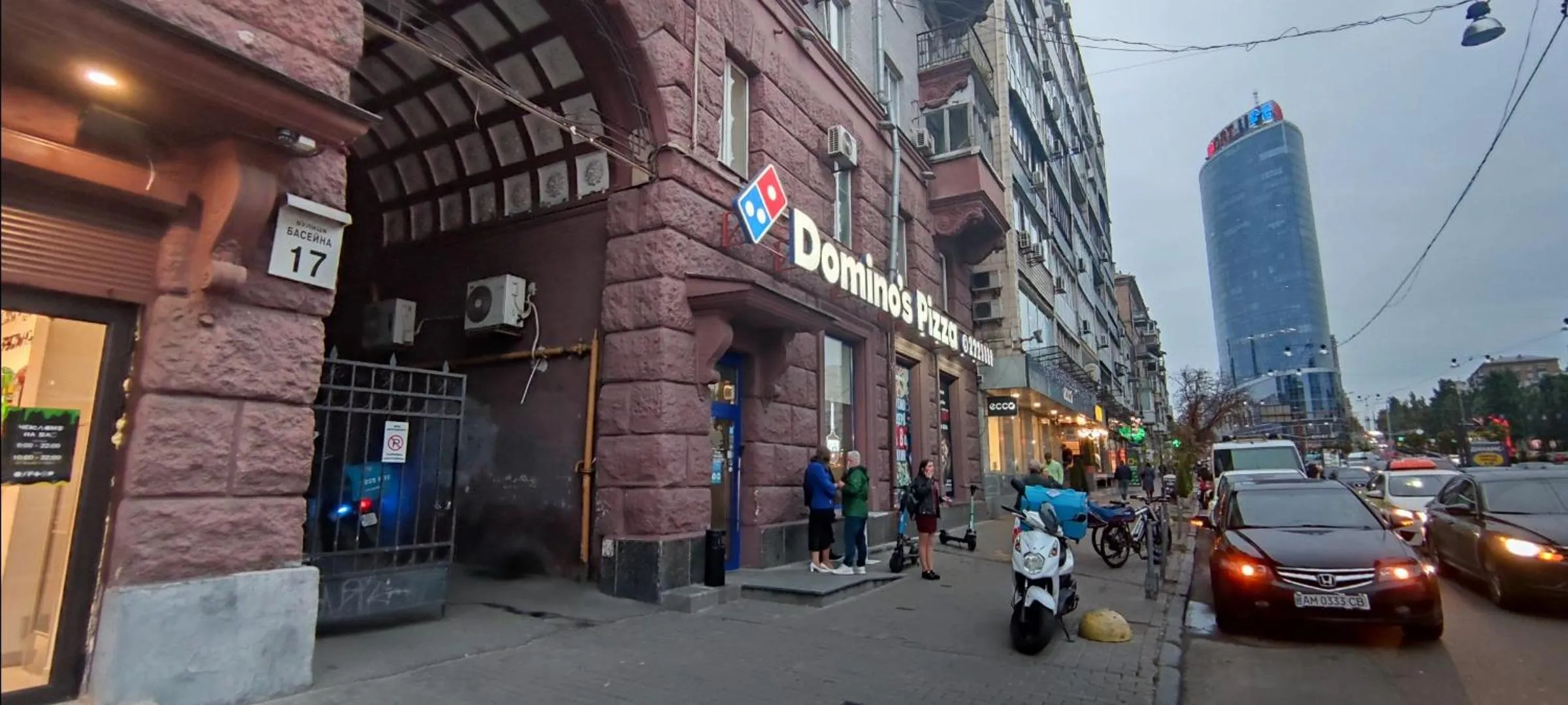 Facade/entrance in Friends Forever