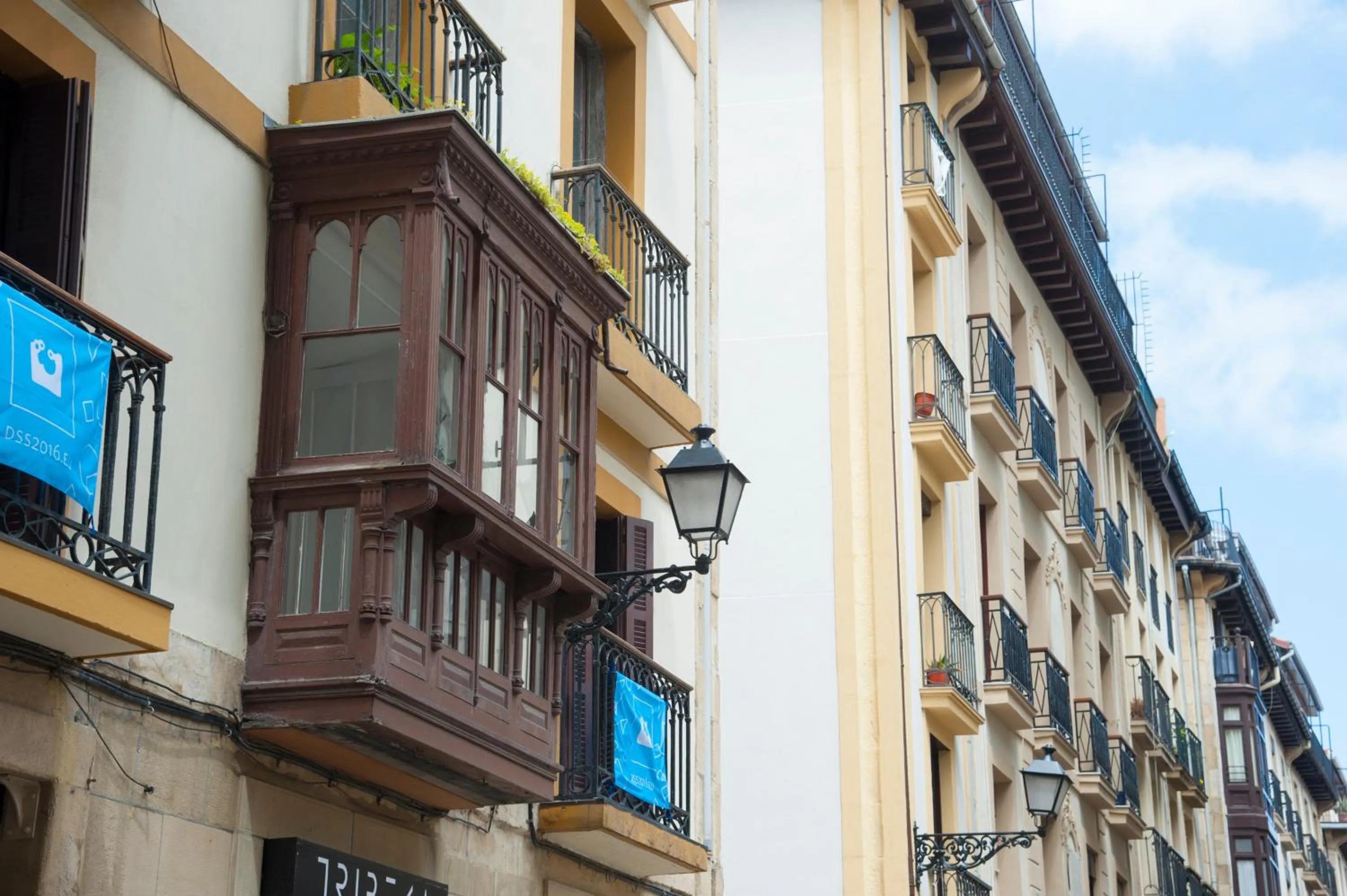 Facade/entrance in Artea Narrika