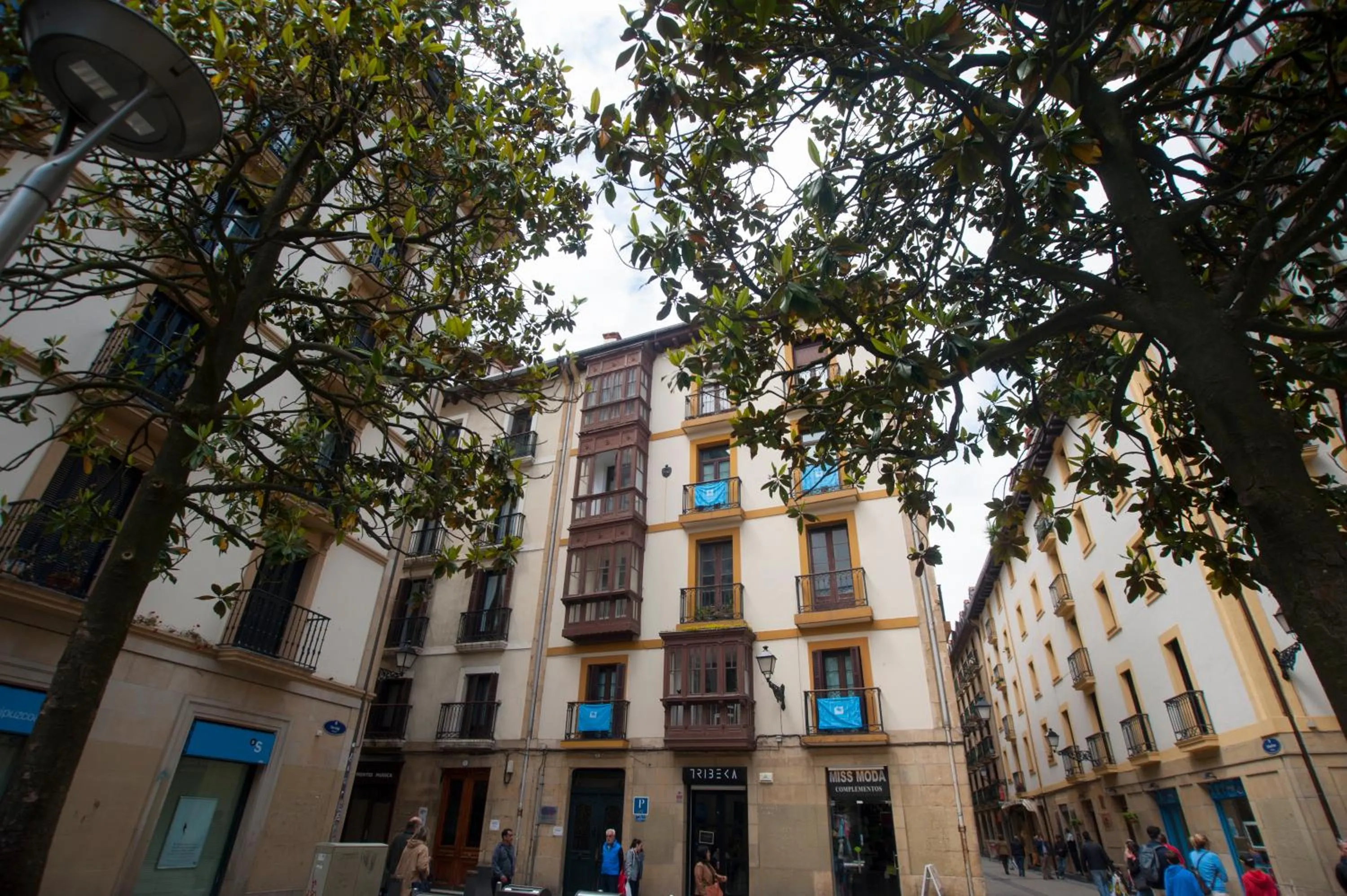 Facade/entrance in Artea Narrika