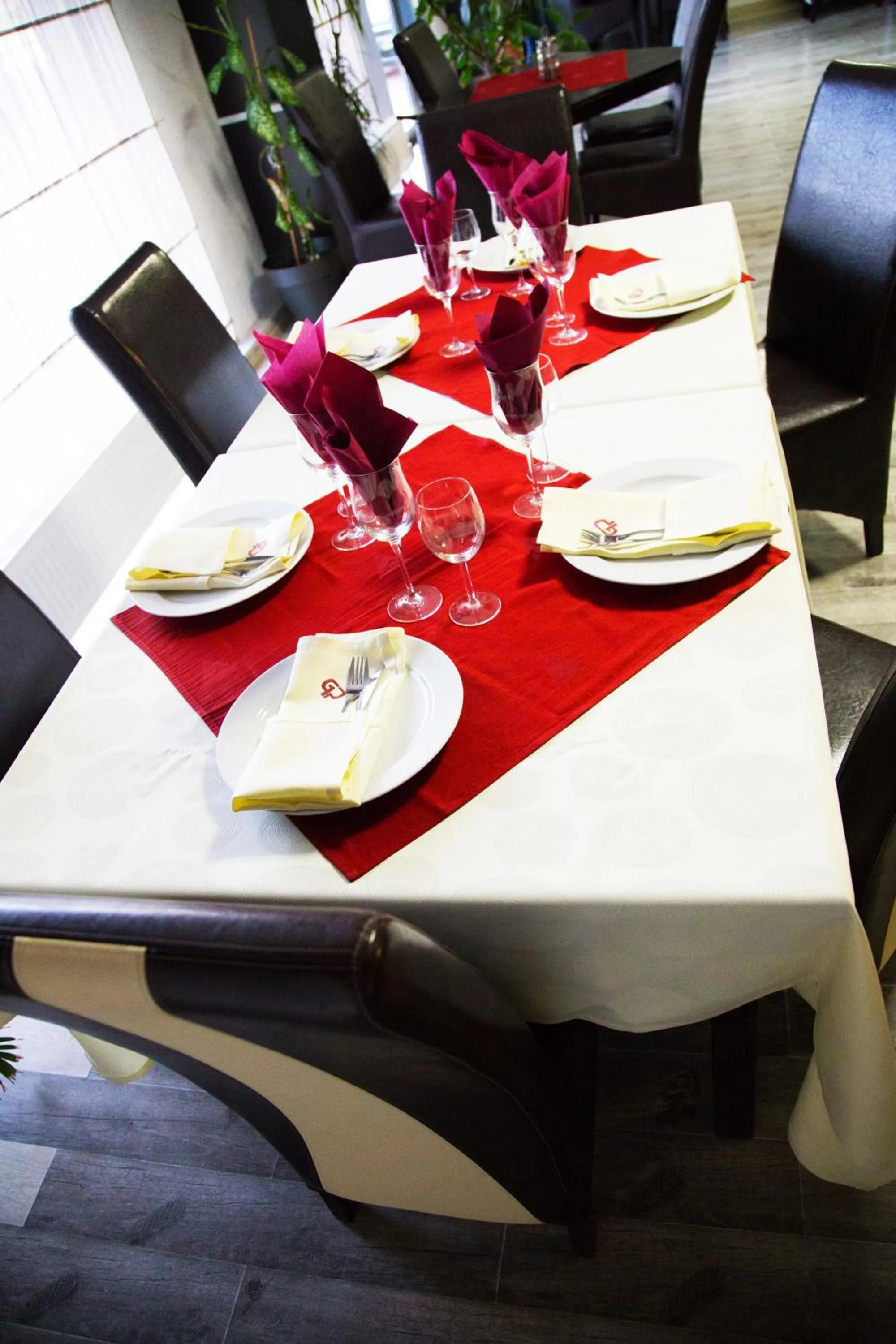 Restaurant/places to eat in GP Hotel