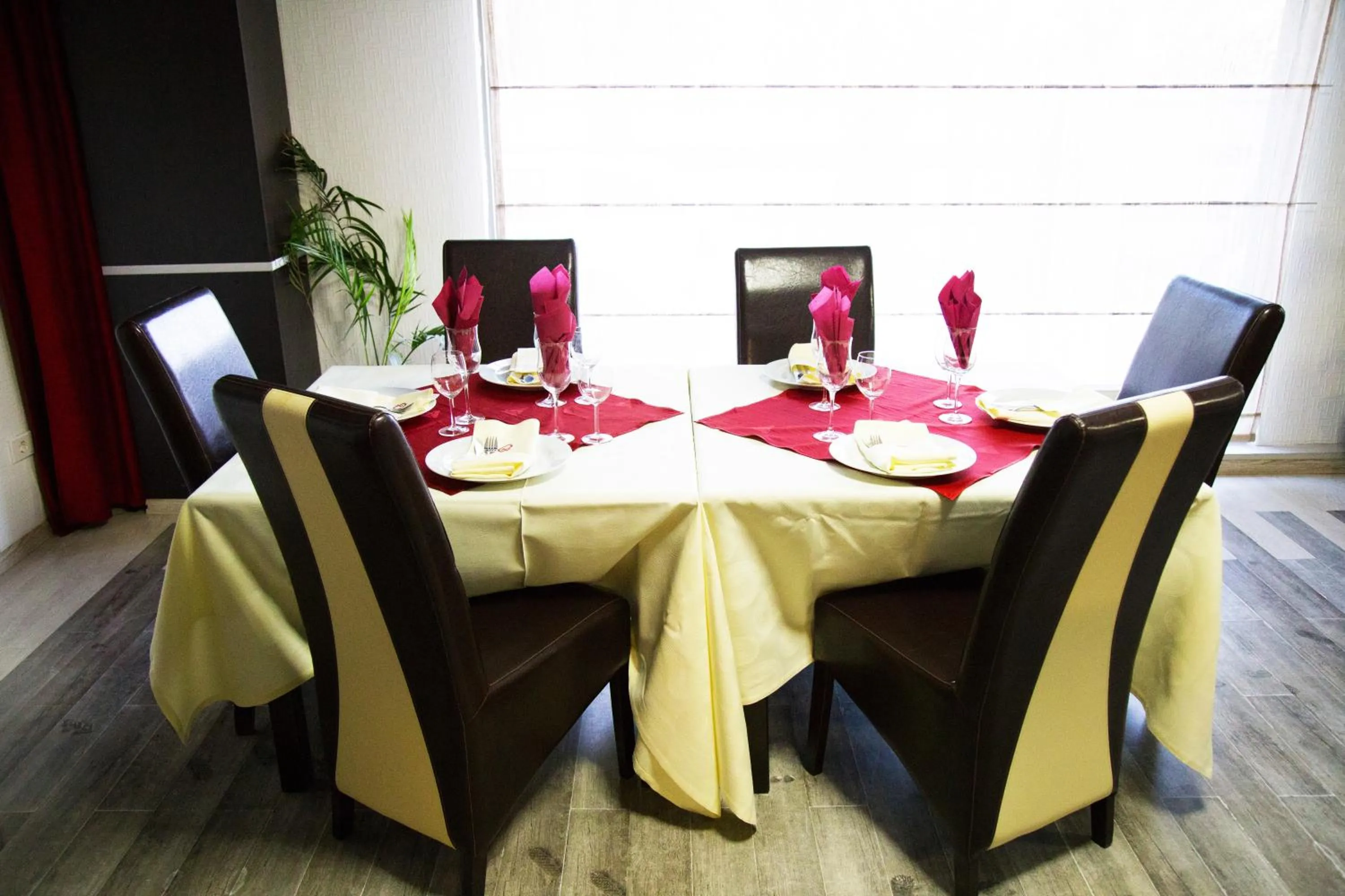 Restaurant/places to eat in GP Hotel