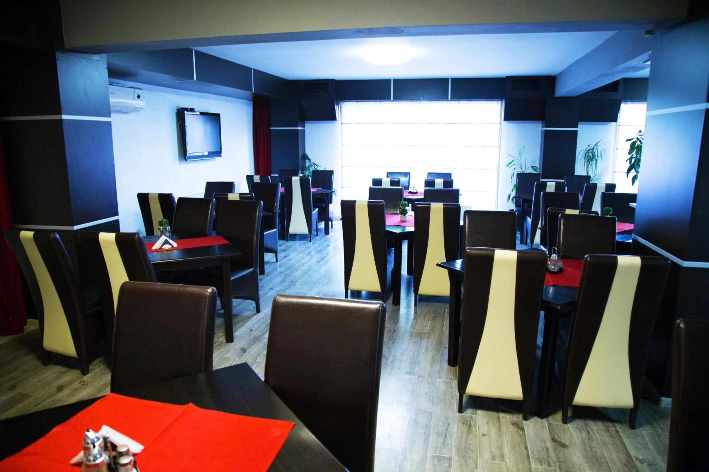 Restaurant/places to eat in GP Hotel