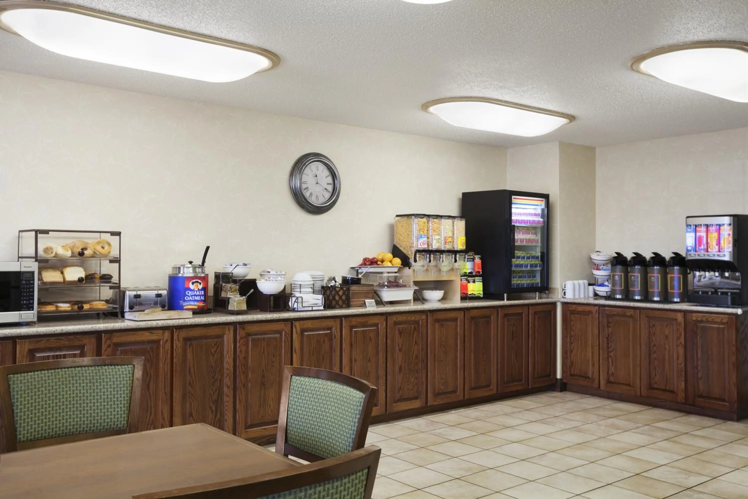 Restaurant/places to eat in Country Inn & Suites by Radisson Bismarck Waterpark