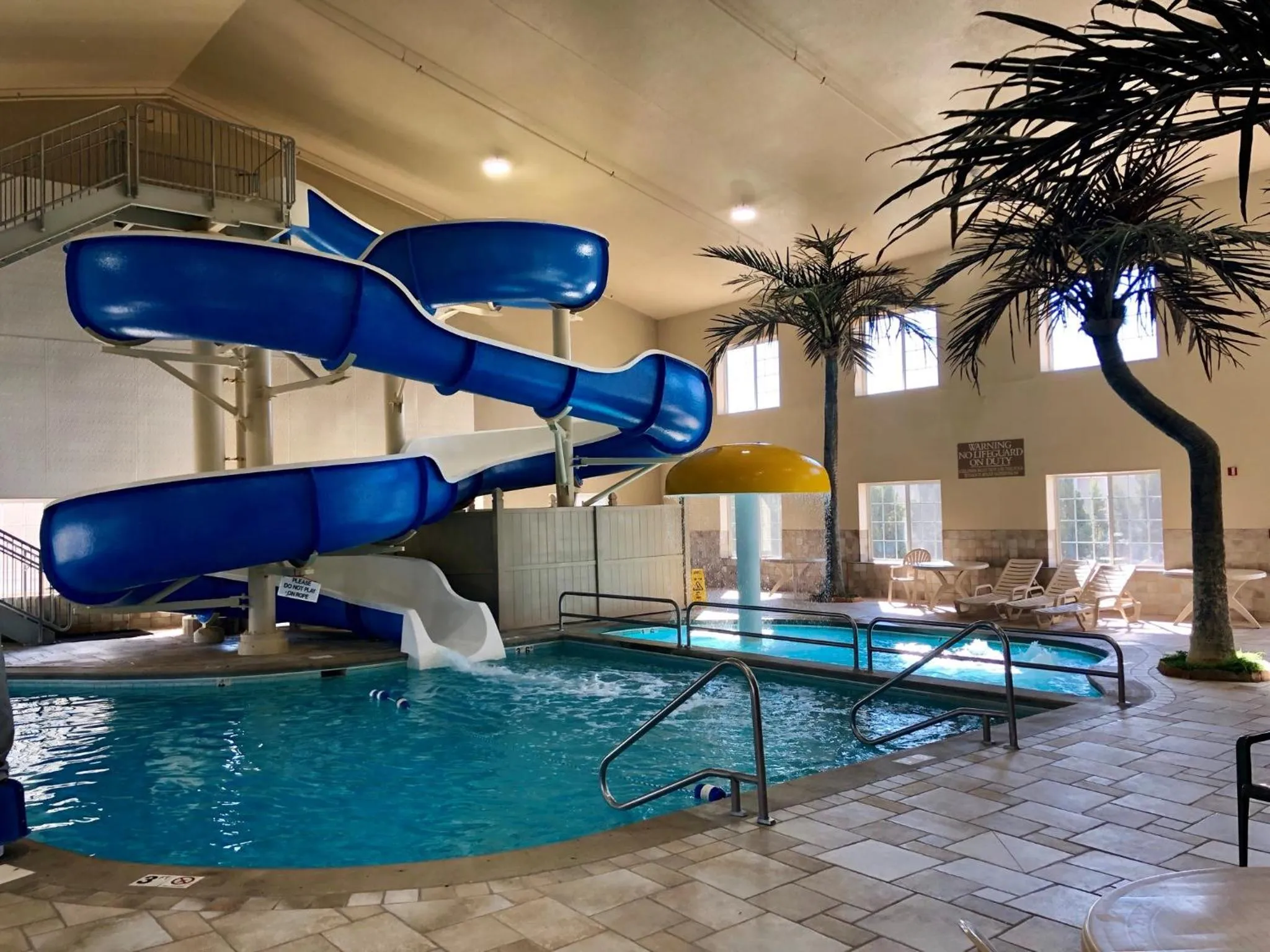 Swimming pool in Country Inn & Suites by Radisson Bismarck Waterpark