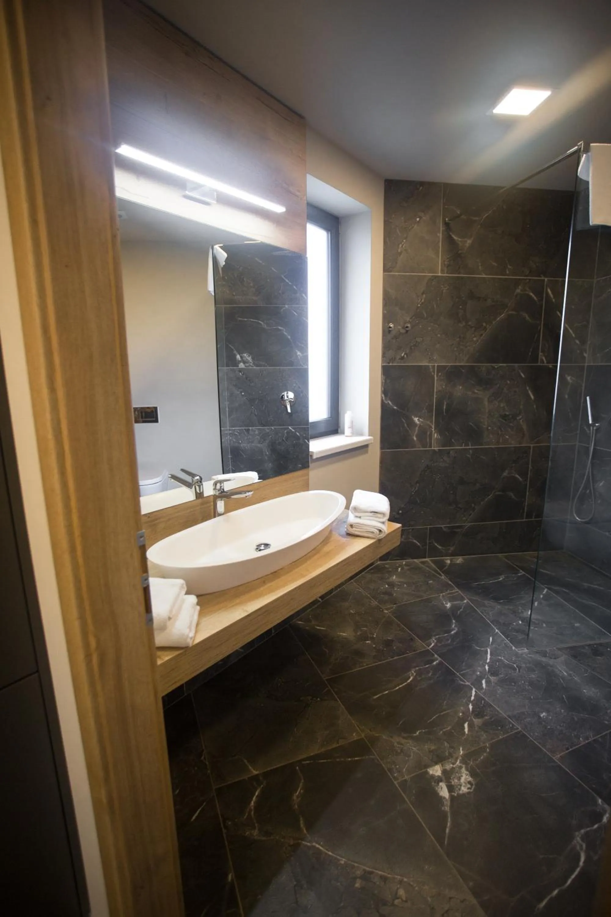 Shower in 4 SMART HOTEL