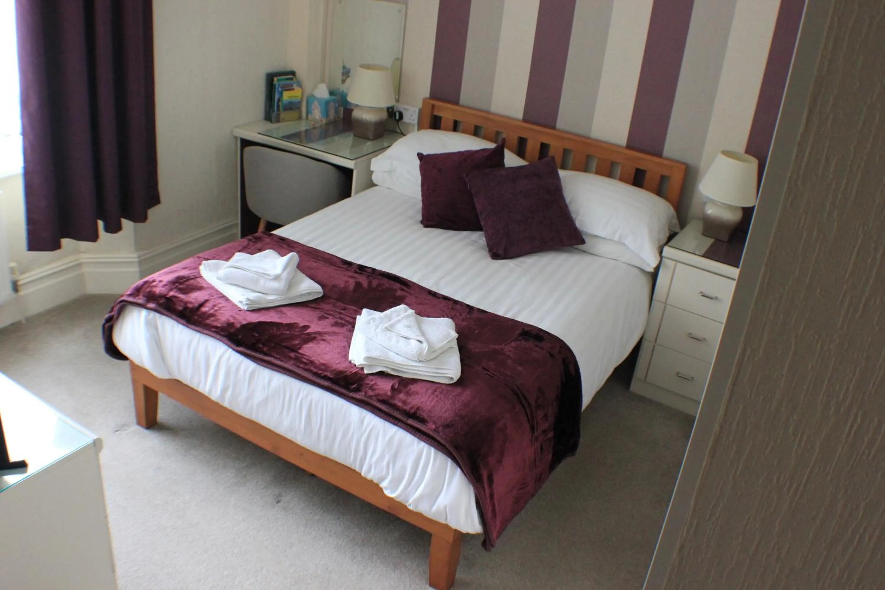 Photo of the whole room, Bed in Merritt Guest House B&B