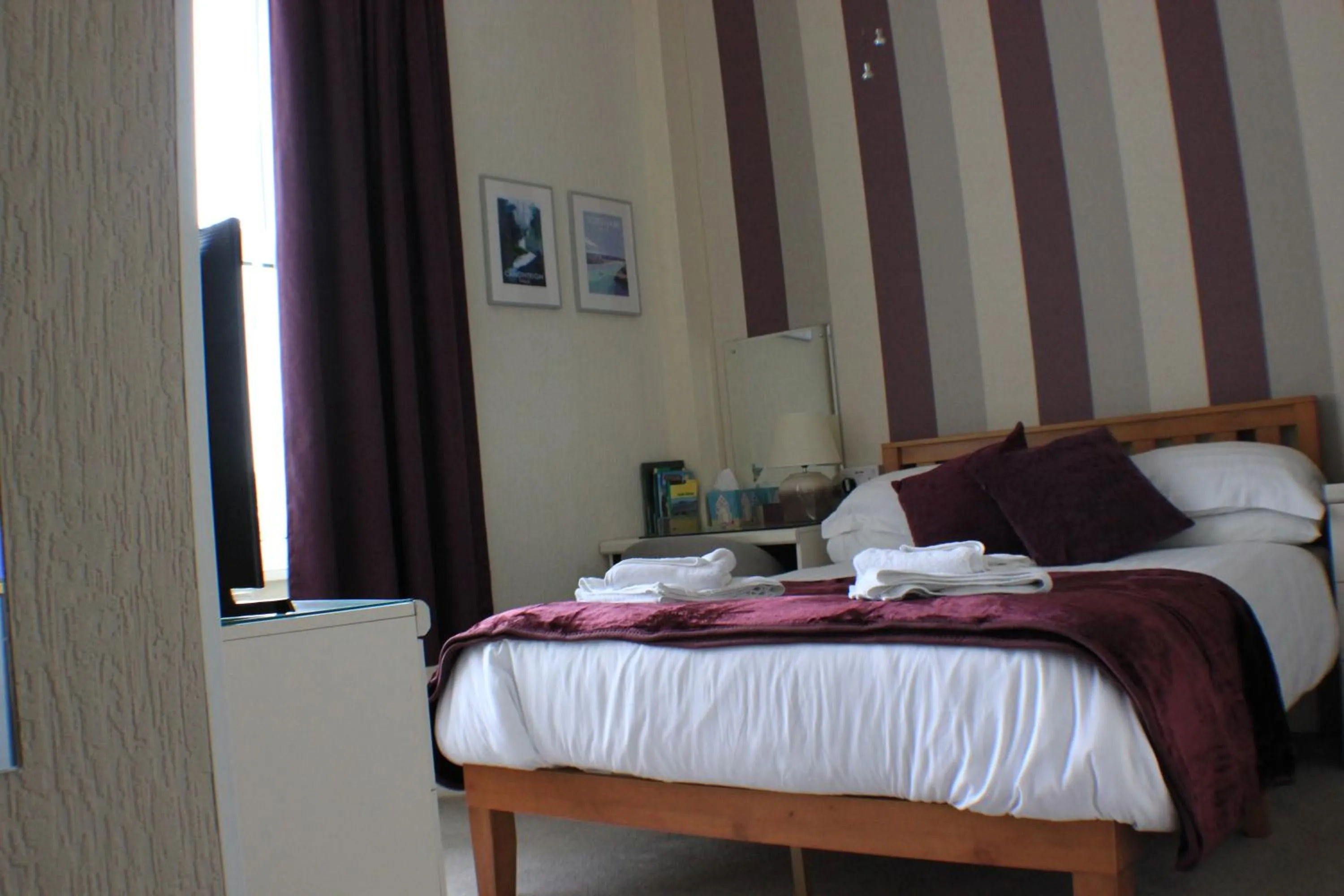 Photo of the whole room, Bed in Merritt Guest House B&B