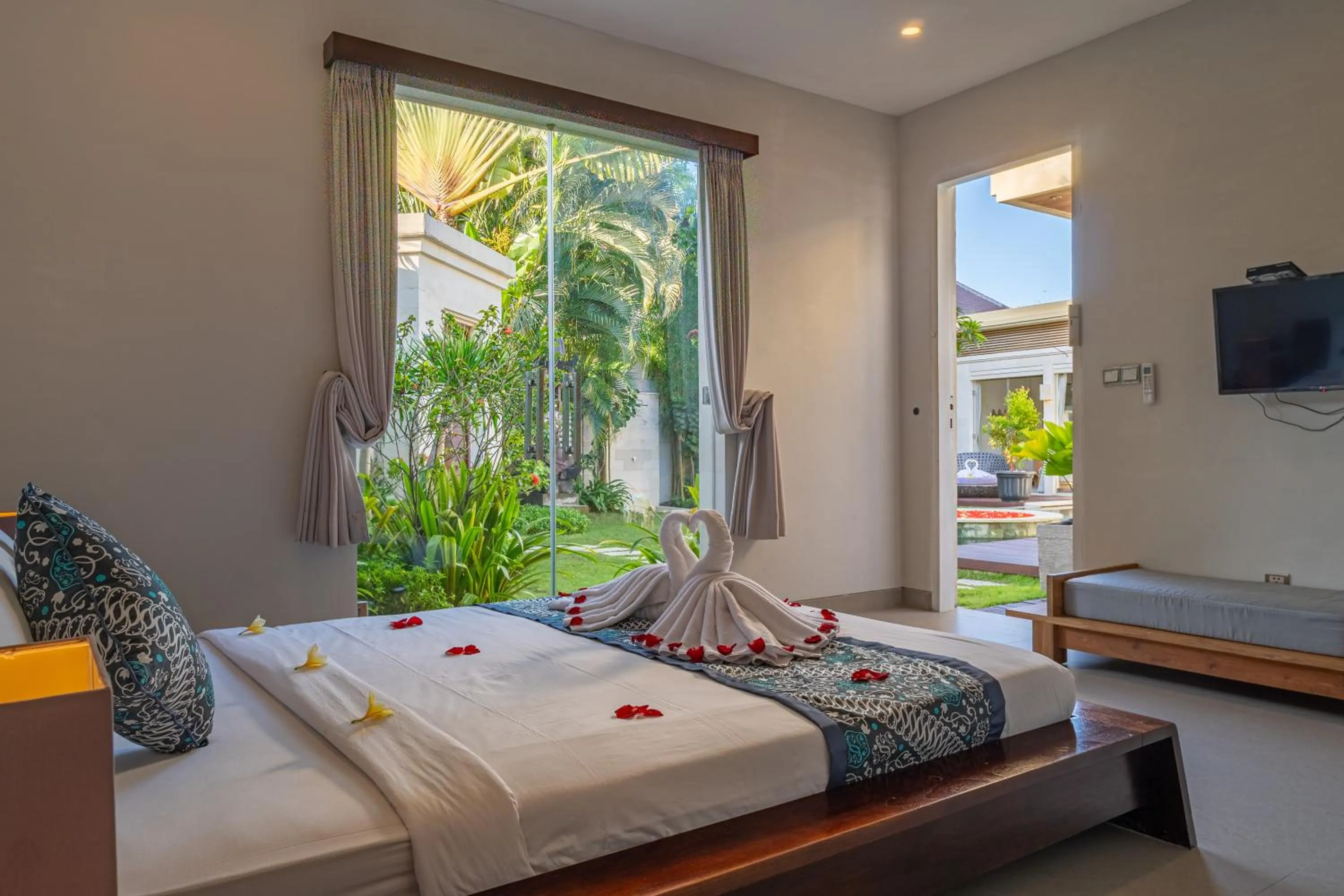Bedroom, Bed in Luxury - Villa K - Central Seminyak