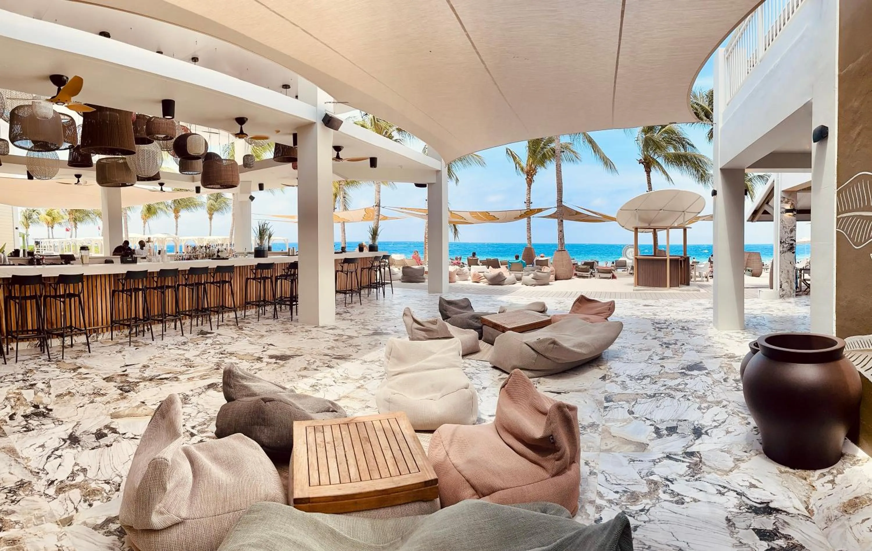 Restaurant/places to eat in Papagayo Beach Hotel