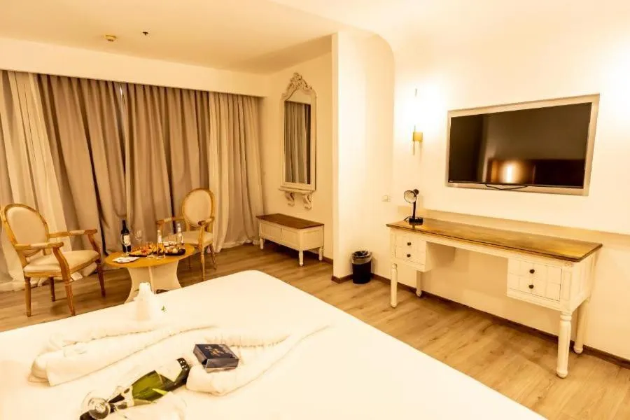 Bedroom, Bed in Leonardo Hotel Negev