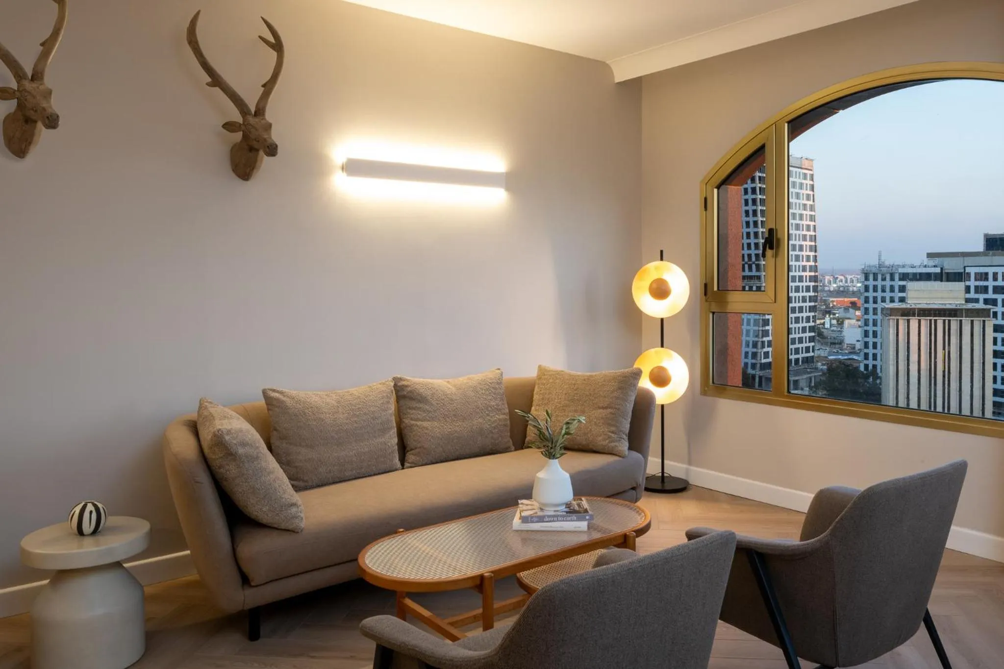 Communal lounge/ TV room in Leonardo Hotel Negev