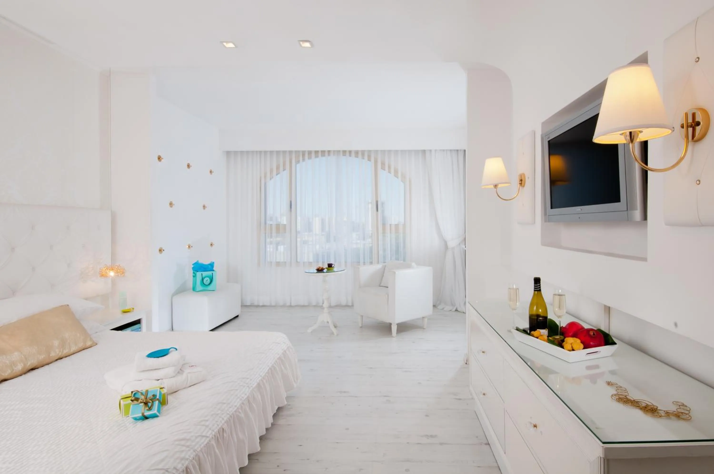 Bedroom, Bed in Leonardo Hotel Negev