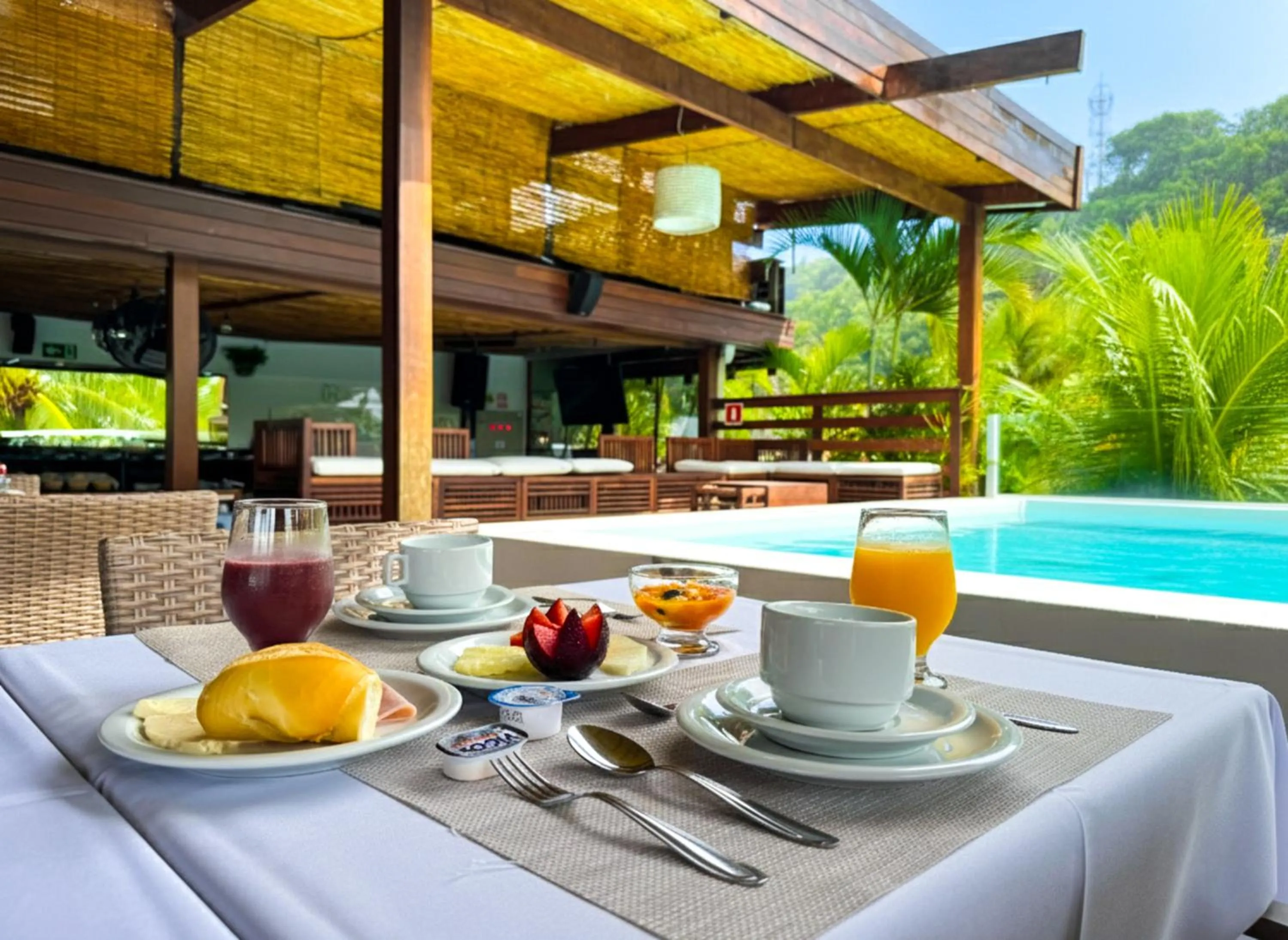 Breakfast in Pousada Sambass