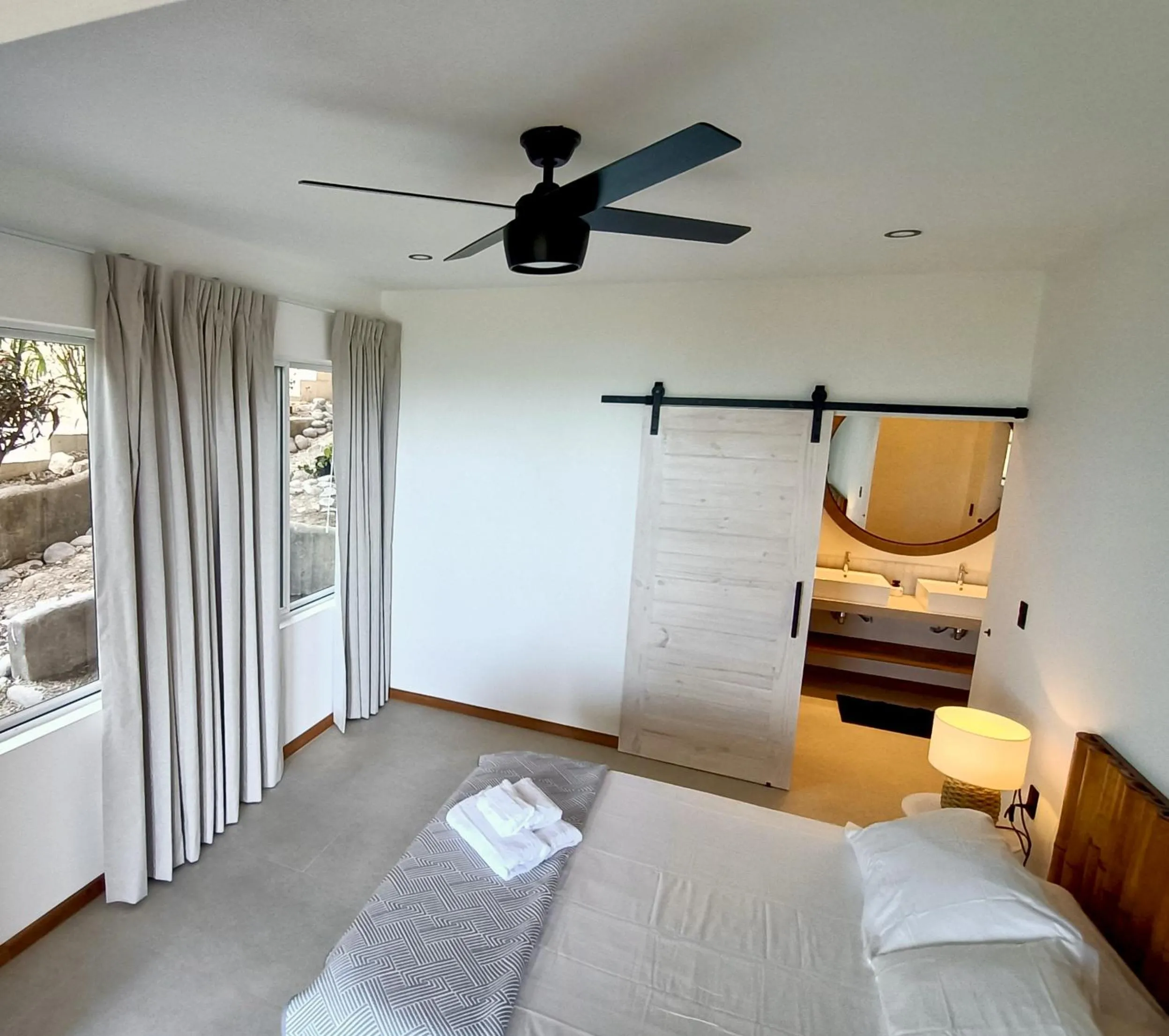 Photo of the whole room, Bed in Vista Naranja Ocean View - Suite Apartment