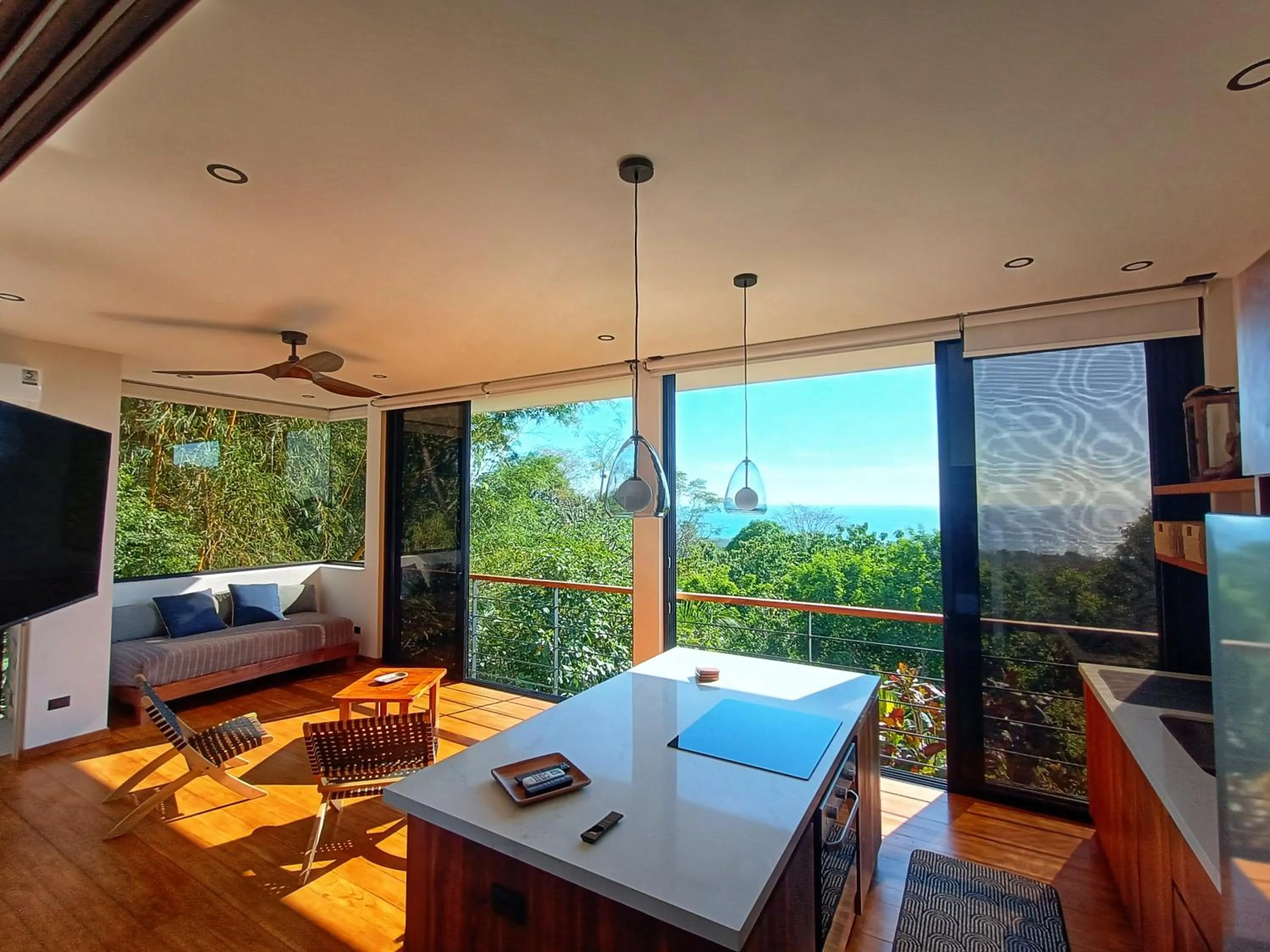 Living room in Vista Naranja Ocean View - Suite Apartment