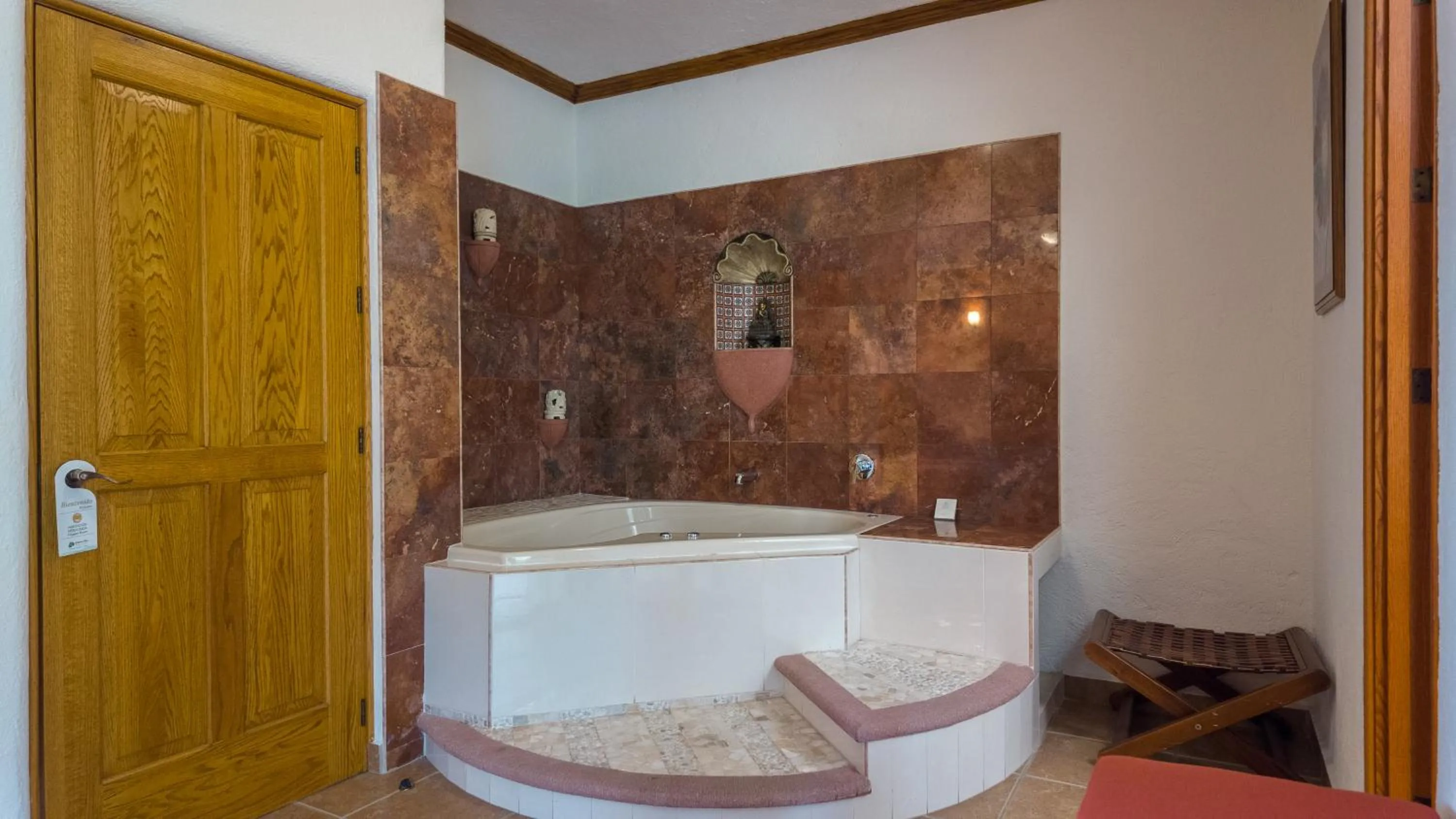 Bath in La Buena Vibra Wellness Resort & Spa