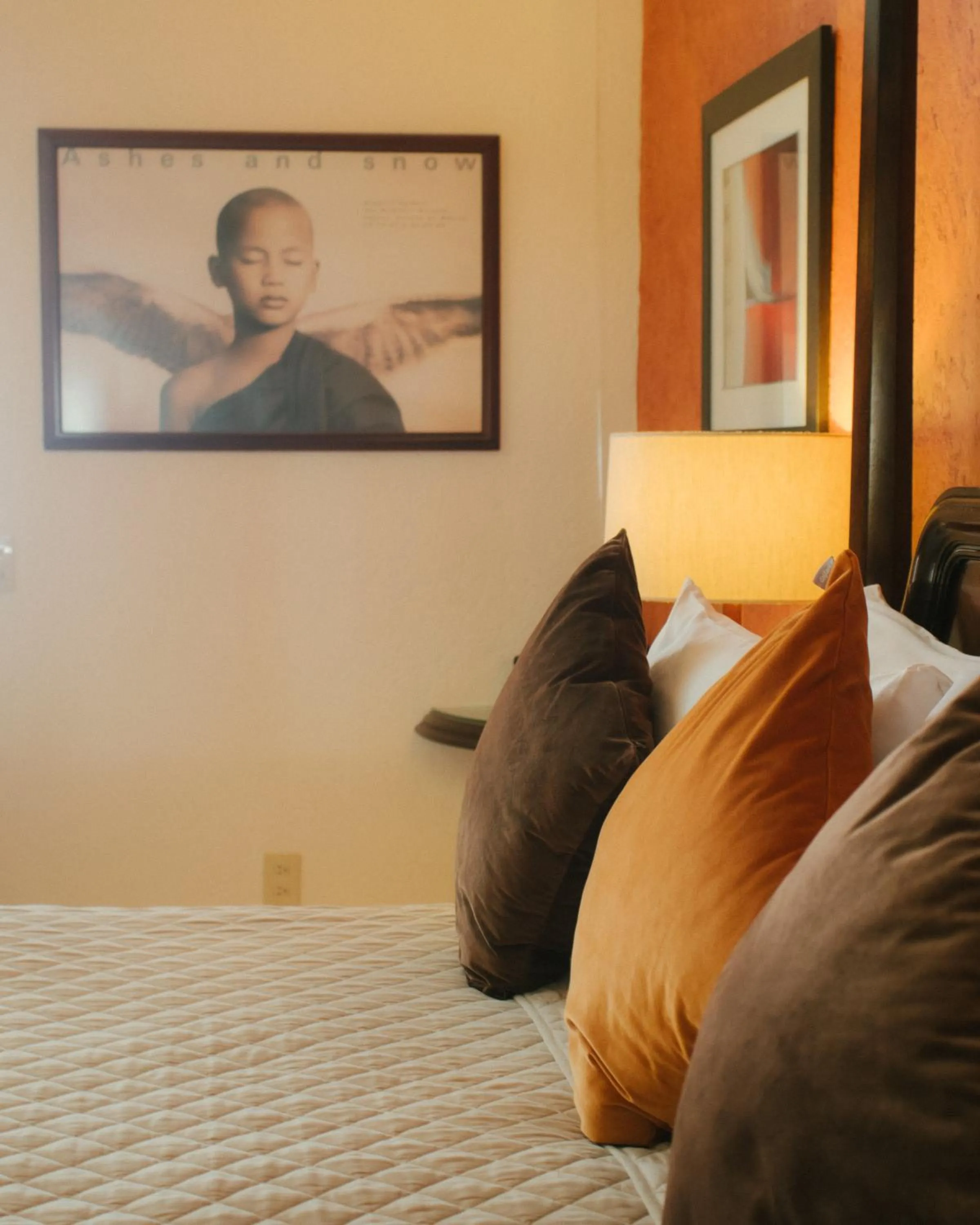 Bed in La Buena Vibra Wellness Resort & Spa