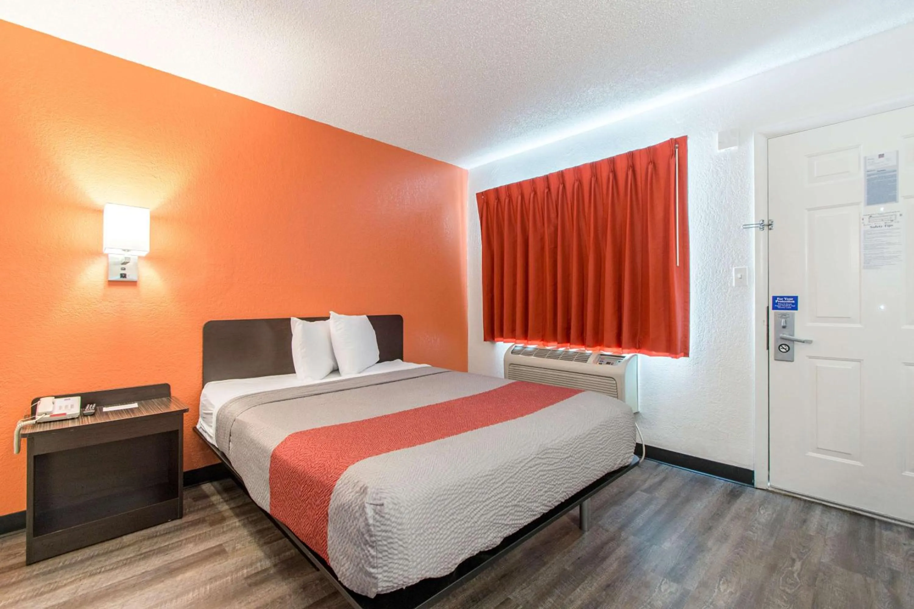 Bedroom, Bed in Motel 6-Norcross, GA - Atlanta Northeast