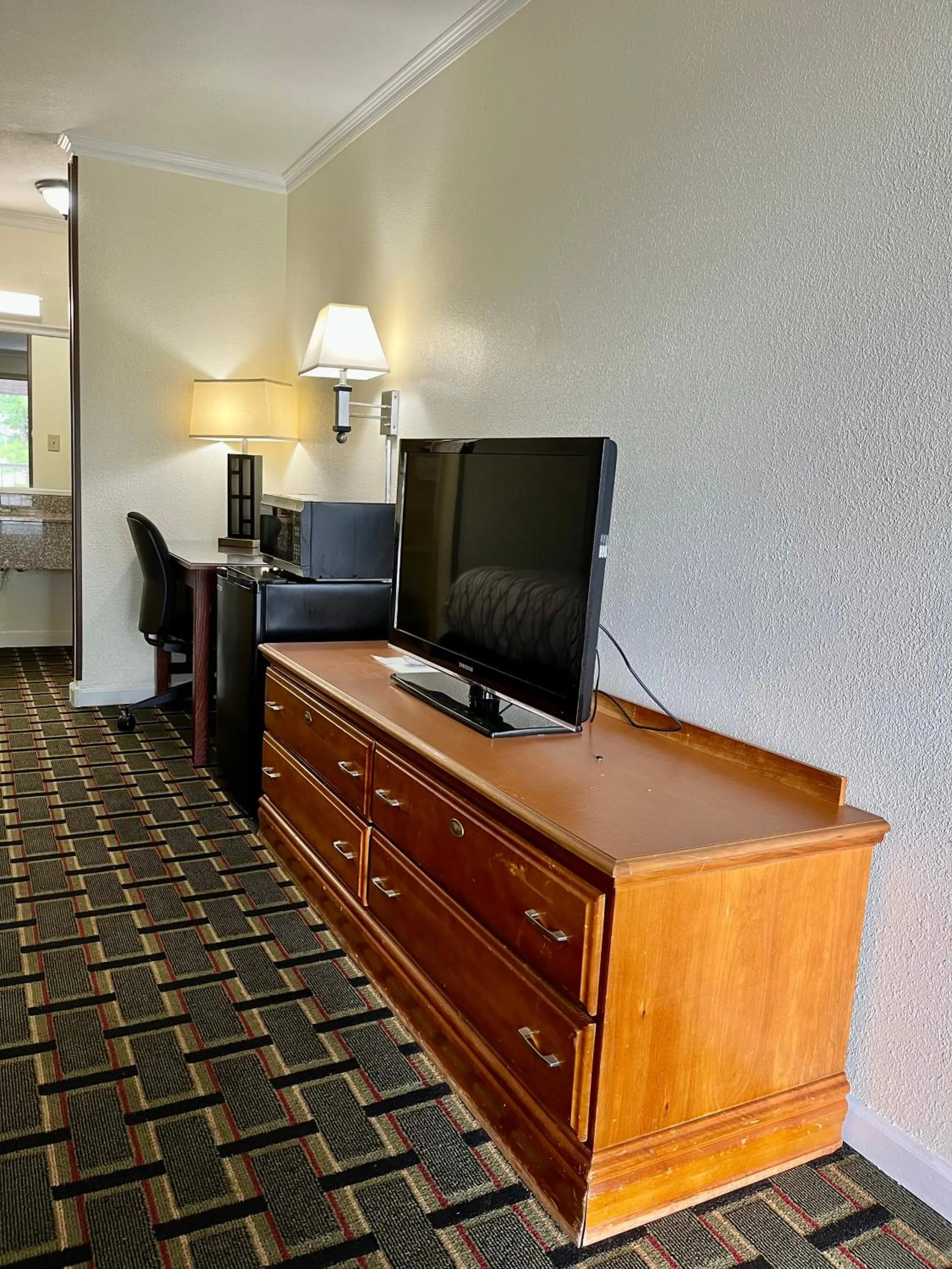 TV and multimedia in West Bank Inn