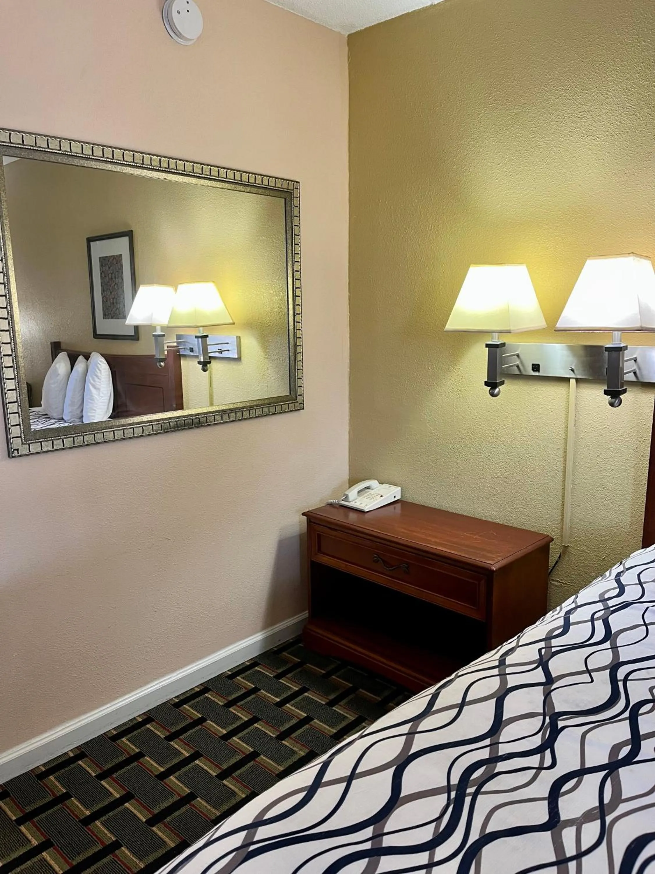 Bedroom, Bed in West Bank Inn