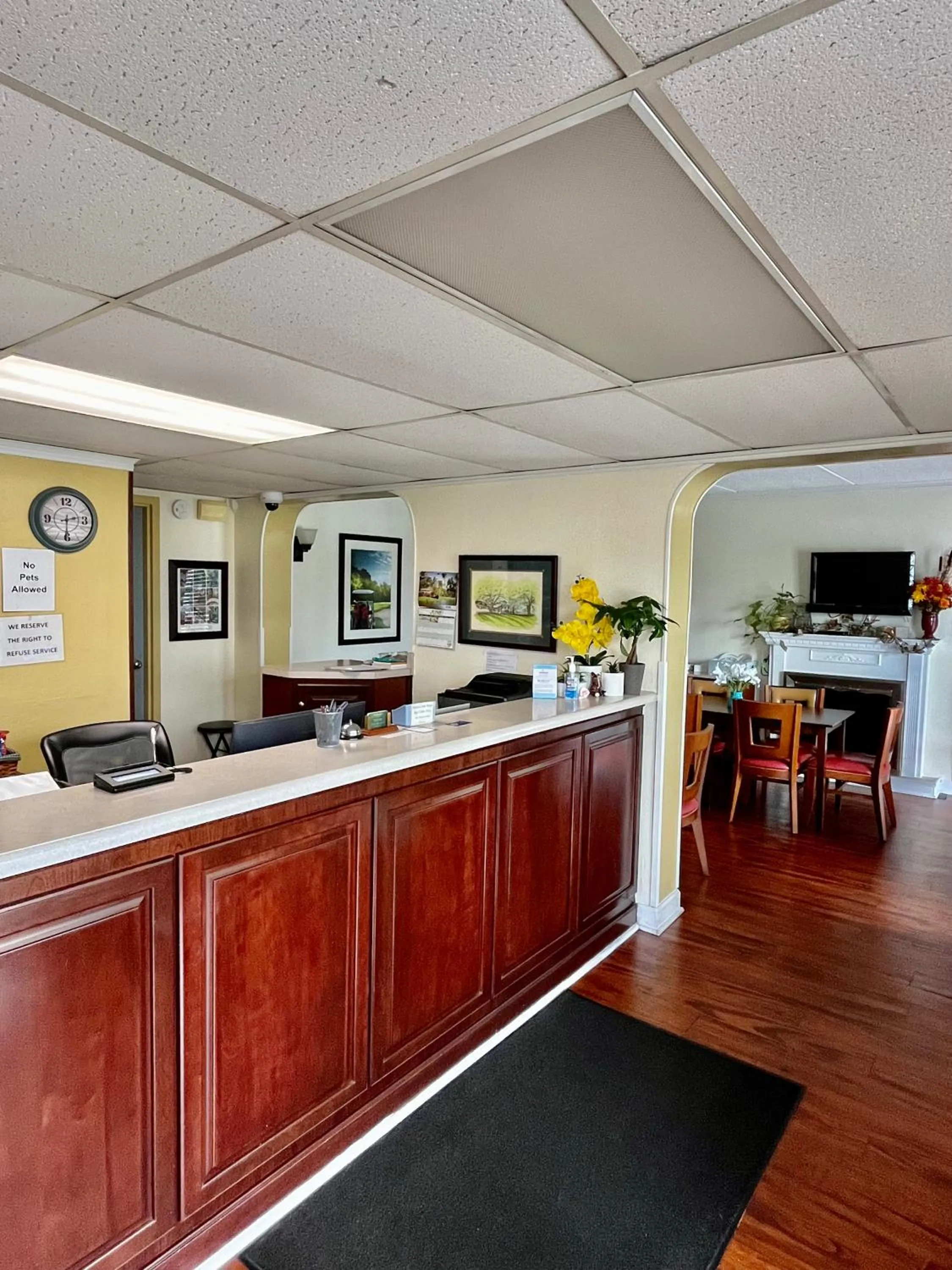 Lobby or reception in West Bank Inn