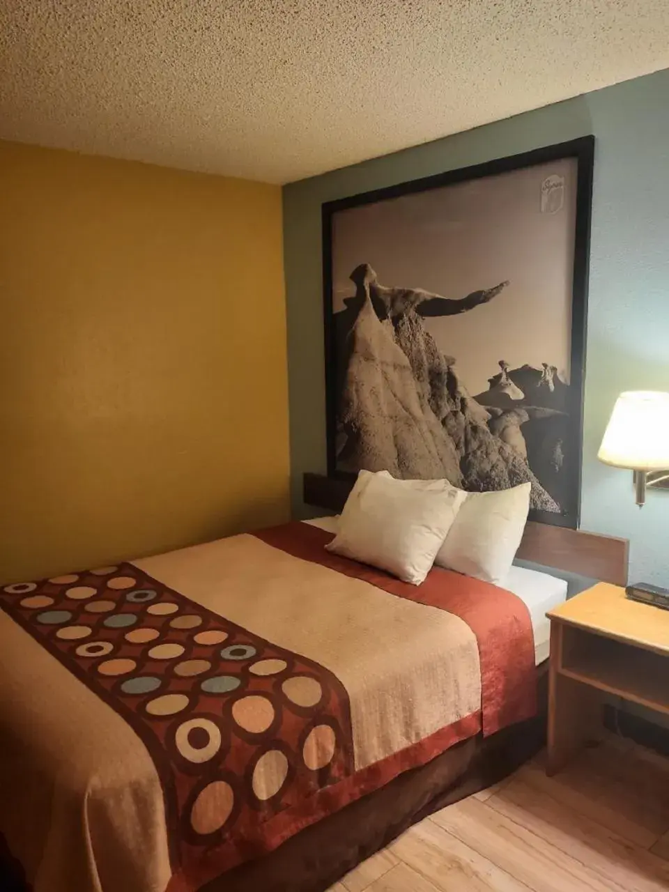 Queen Room - Disability Access/Non-Smoking in Super 8 by Wyndham Raton Queen Room - Disability Access/Non-Smoking in Super 8 by Wyndham Raton