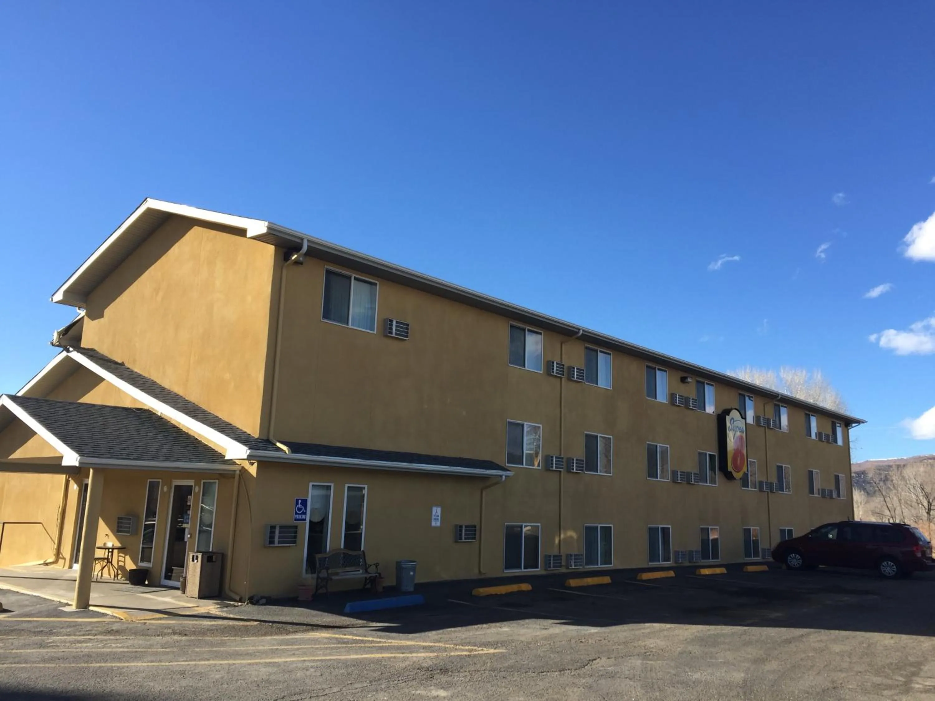 Property building in Super 8 by Wyndham Raton