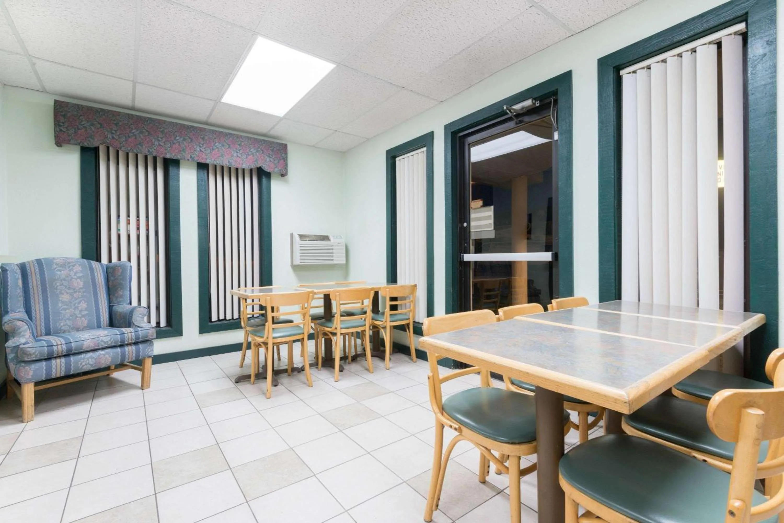 Lobby or reception in Super 8 by Wyndham Raton