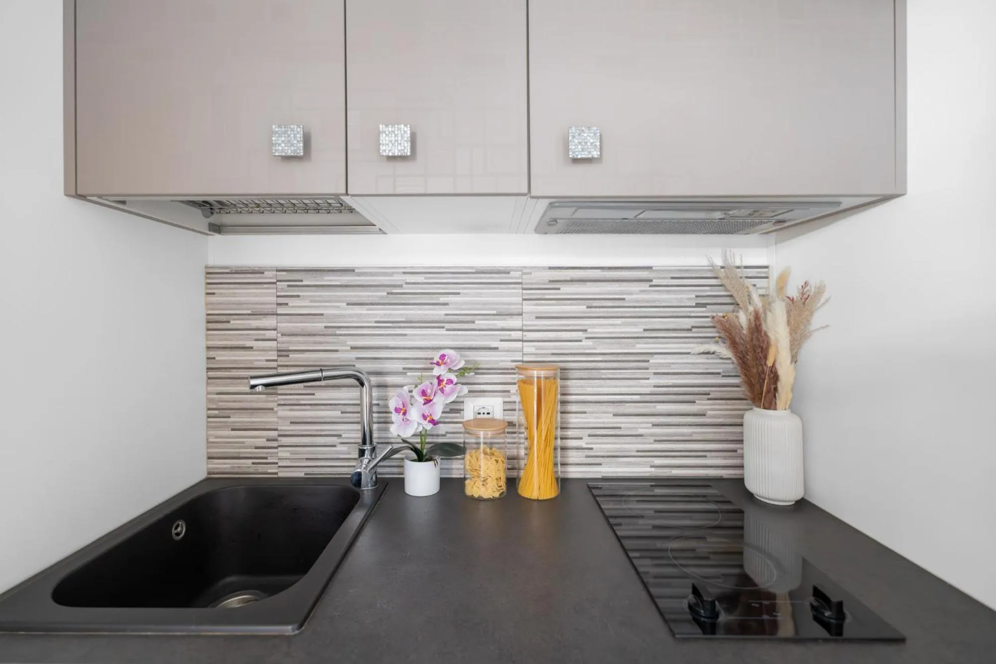 Kitchen or kitchenette in Club del Sole Marina Romea Easy Camping Village