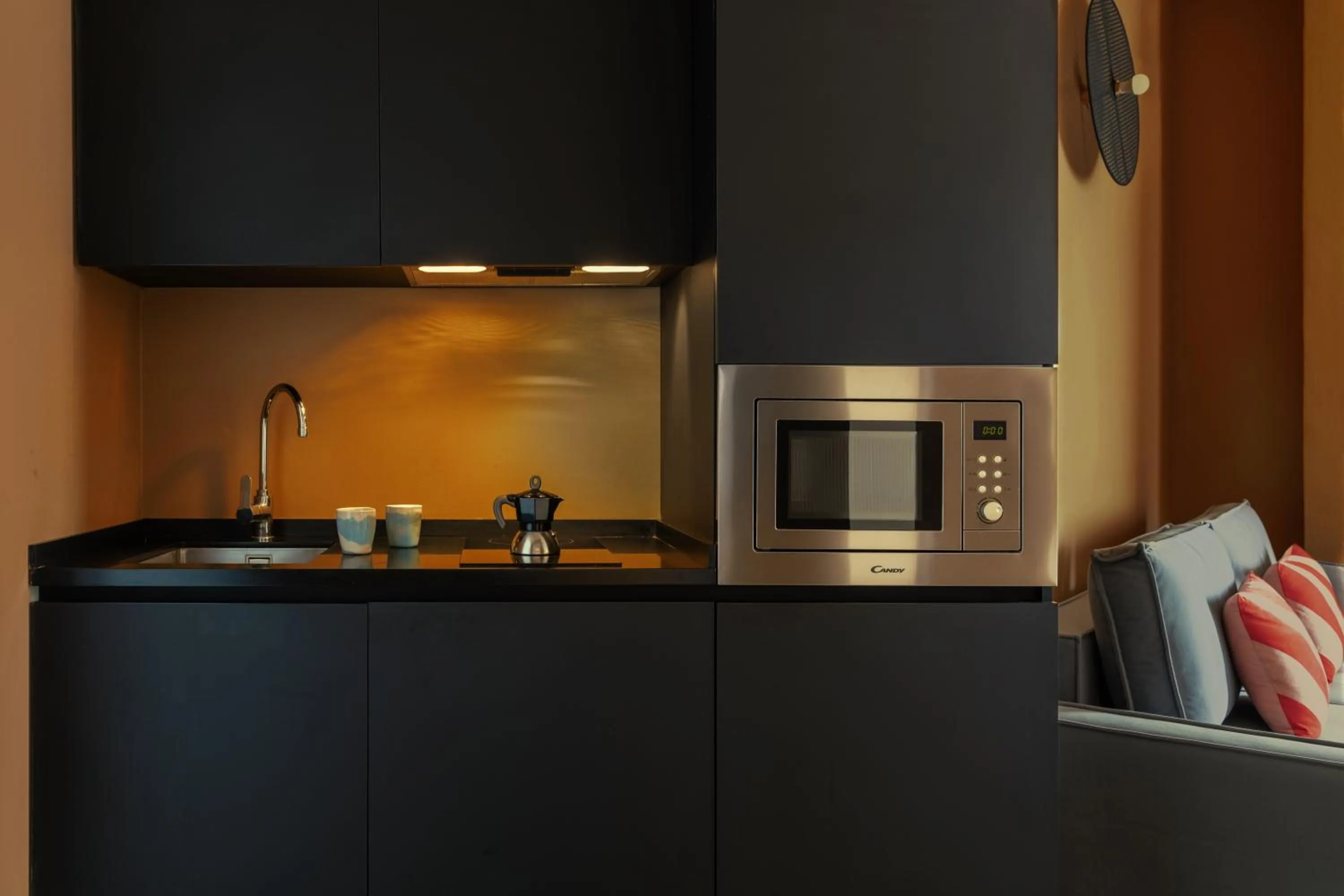 Coffee/tea facilities in Bob W Milan Ticinese