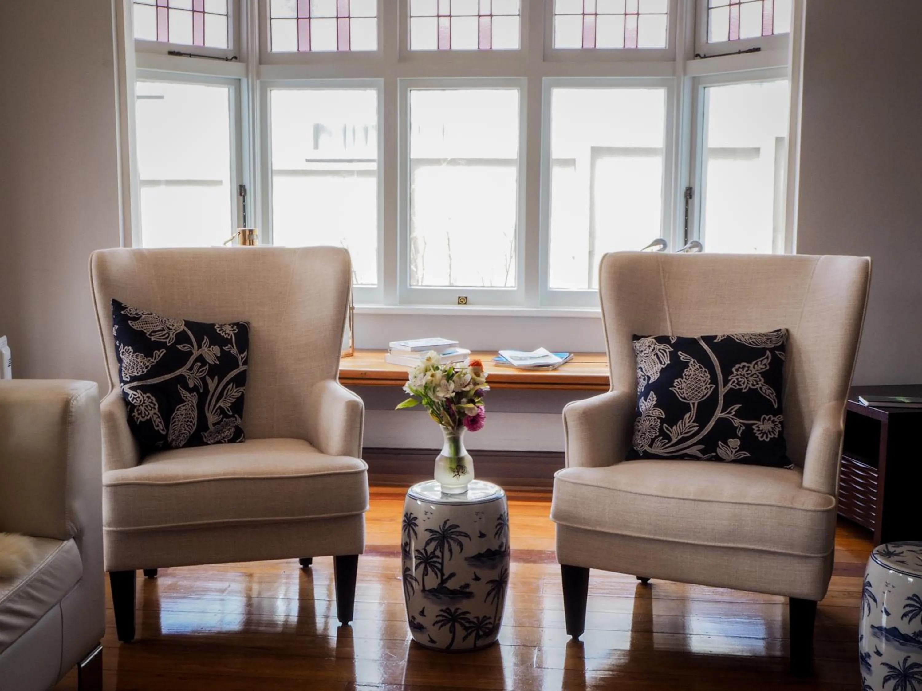 Communal lounge/ TV room in The Gables B&B